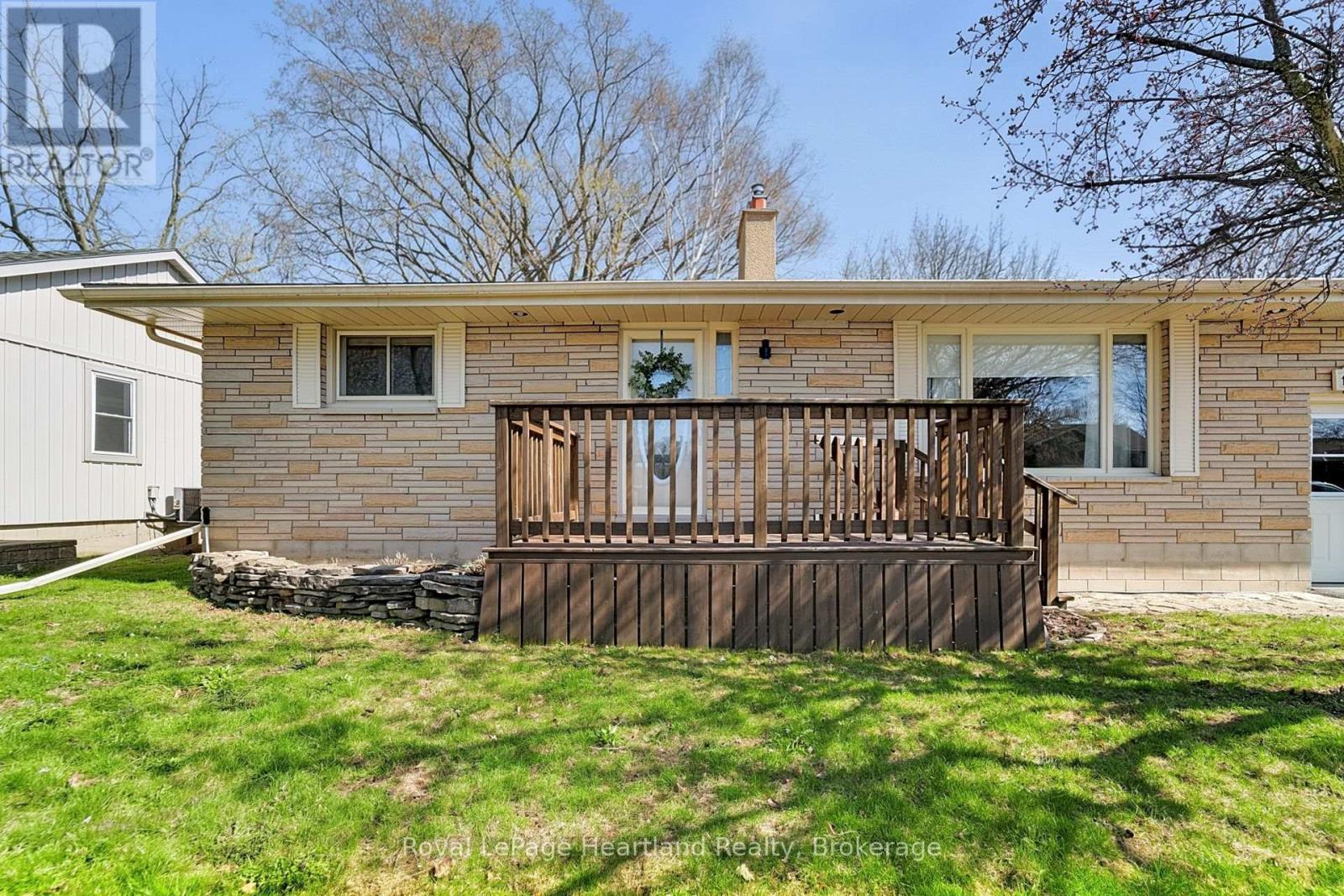 106 Oxford Street, Goderich (Goderich (Town)), ON - Outdoor