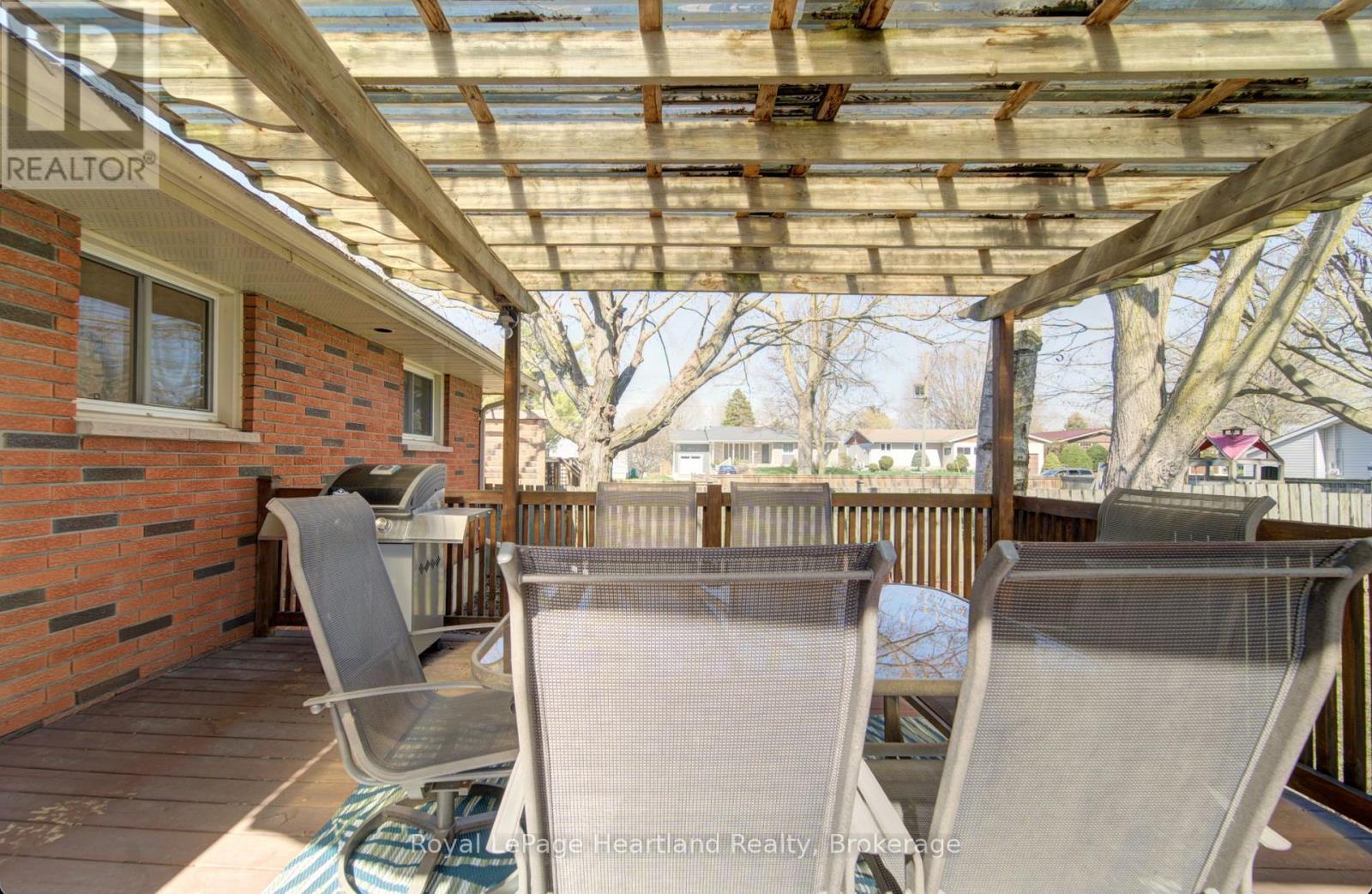 106 Oxford Street, Goderich (Goderich (Town)), ON - Outdoor With Exterior