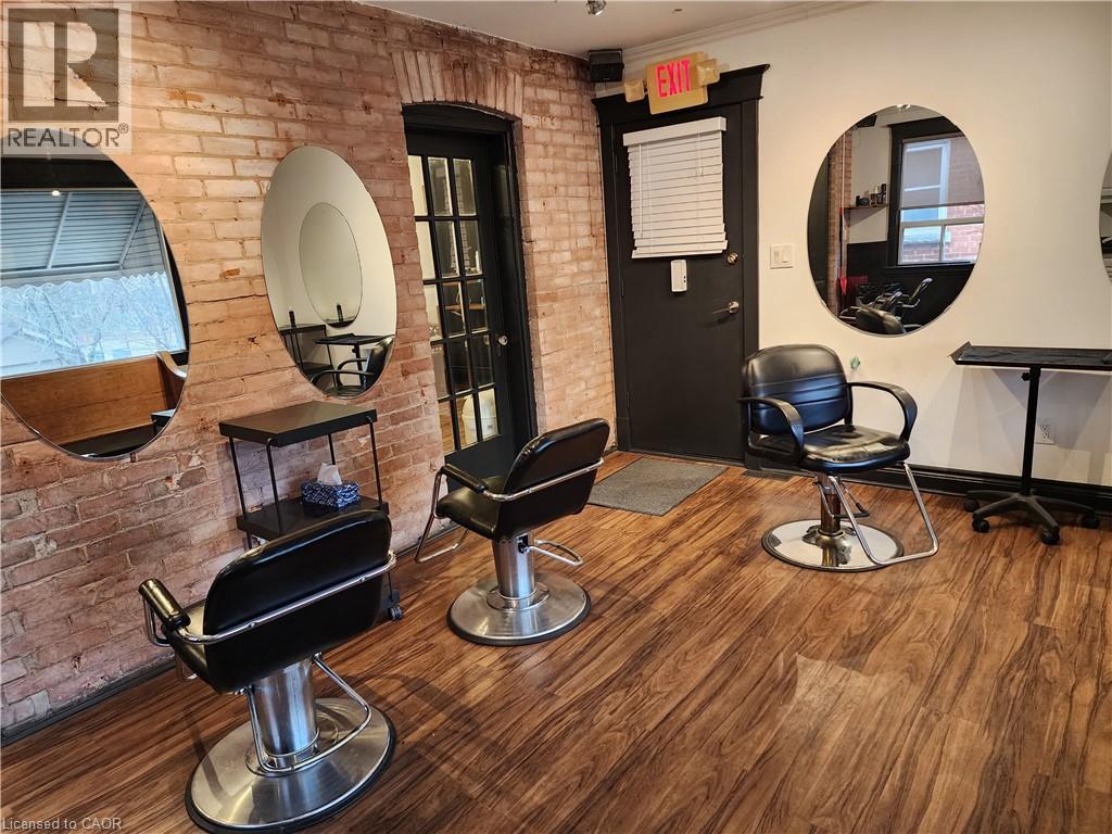 994 King Street W, Hamilton, ON
