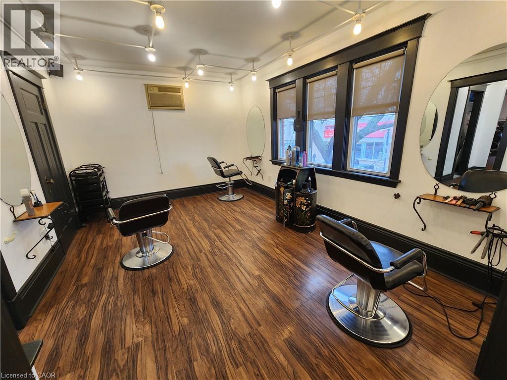 994 King Street W, Hamilton, ON