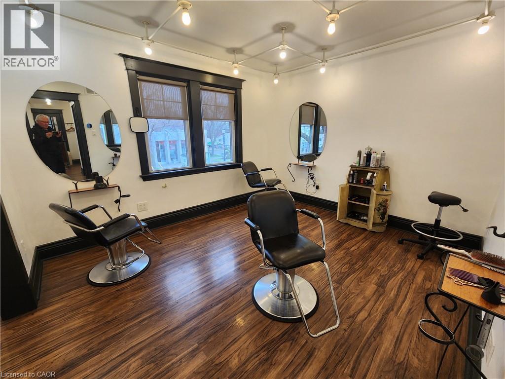 994 King Street W, Hamilton, ON