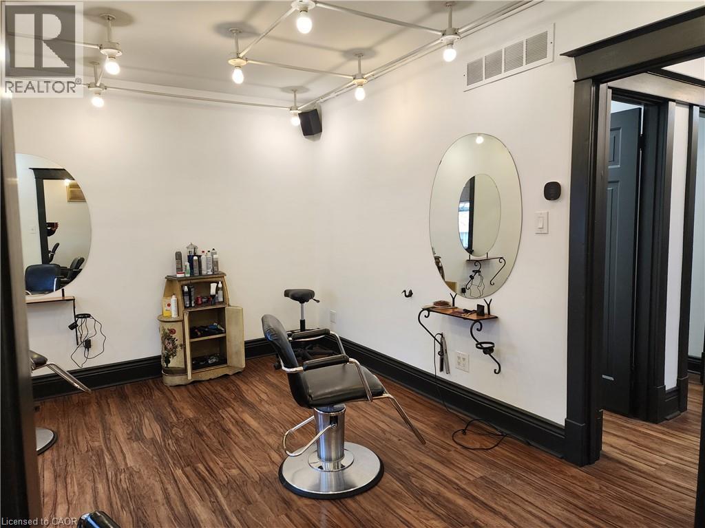 994 King Street W, Hamilton, ON