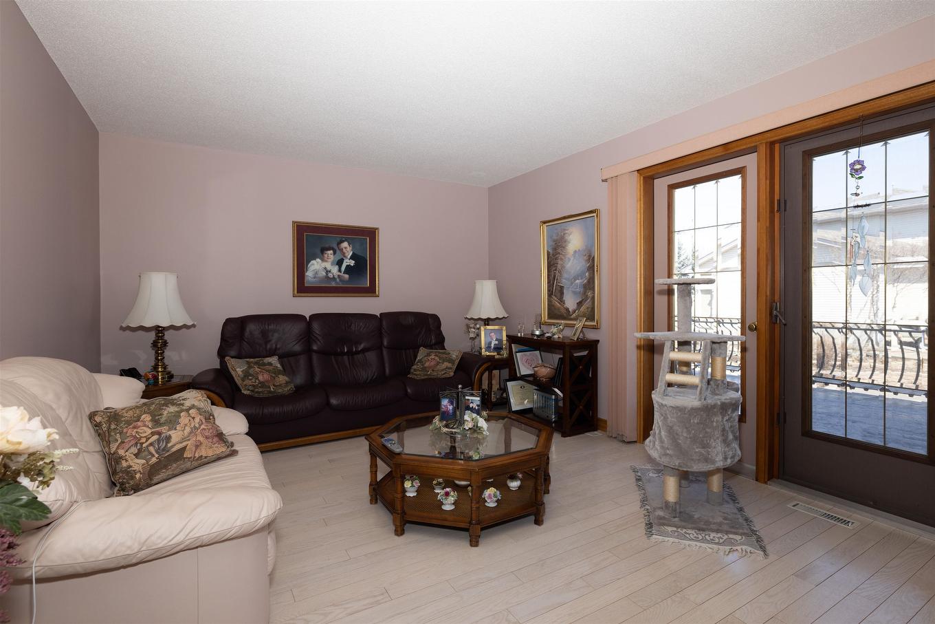 405 Riviera Drive, Thunder Bay, ON - Indoor Photo Showing Living Room