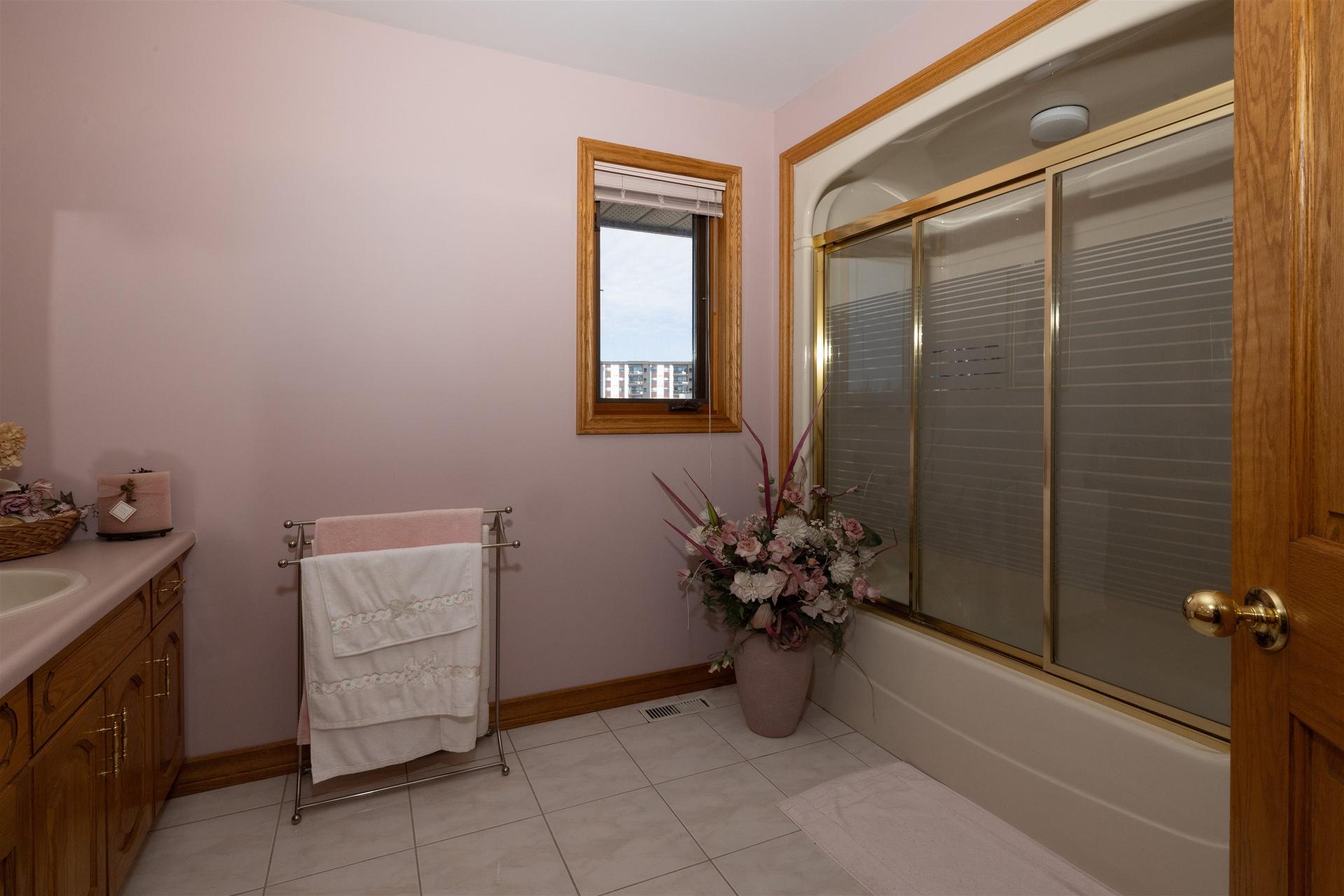 405 Riviera Drive, Thunder Bay, ON - Indoor Photo Showing Bathroom