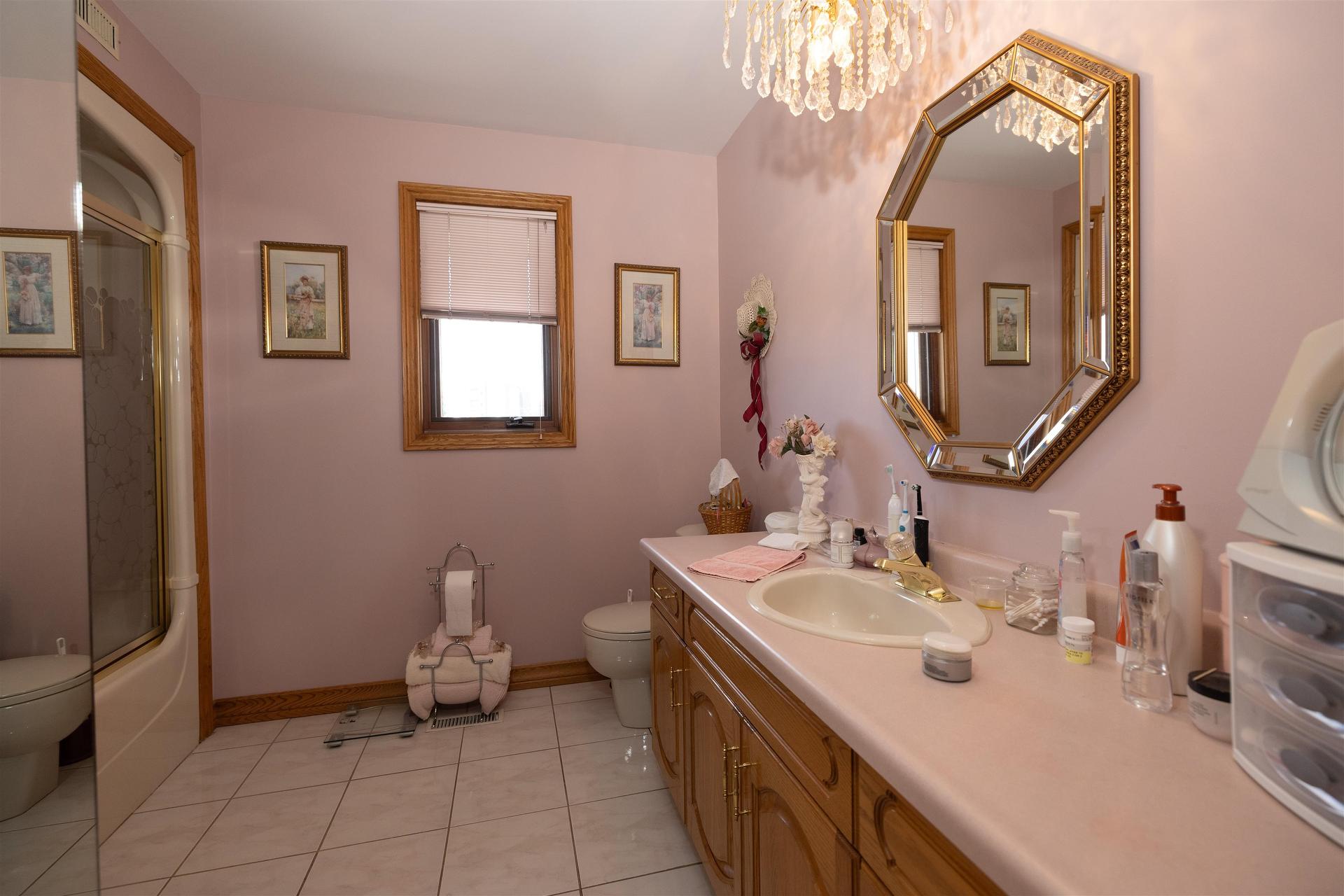 405 Riviera Drive, Thunder Bay, ON - Indoor Photo Showing Bathroom