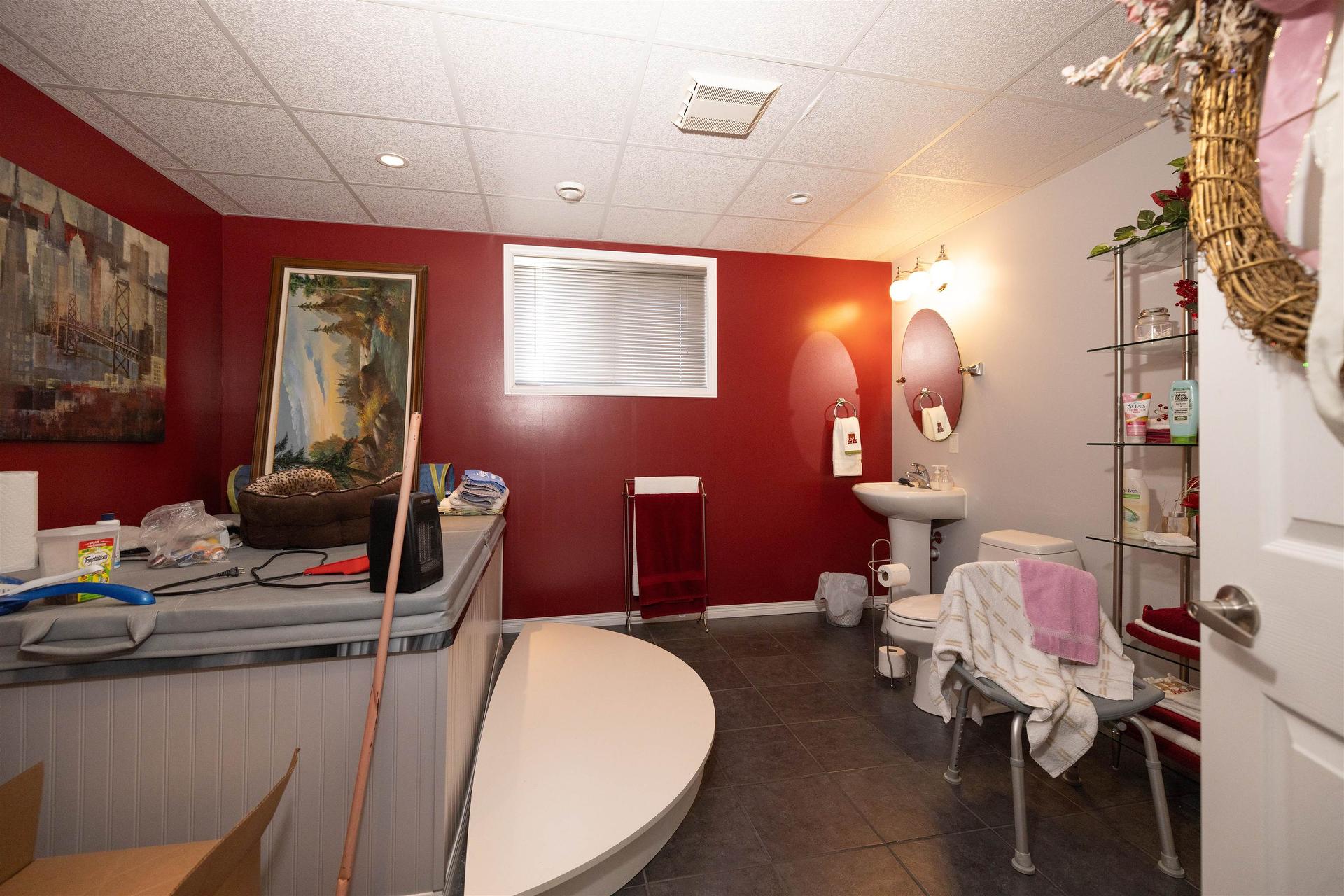 405 Riviera Drive, Thunder Bay, ON - Indoor Photo Showing Bathroom