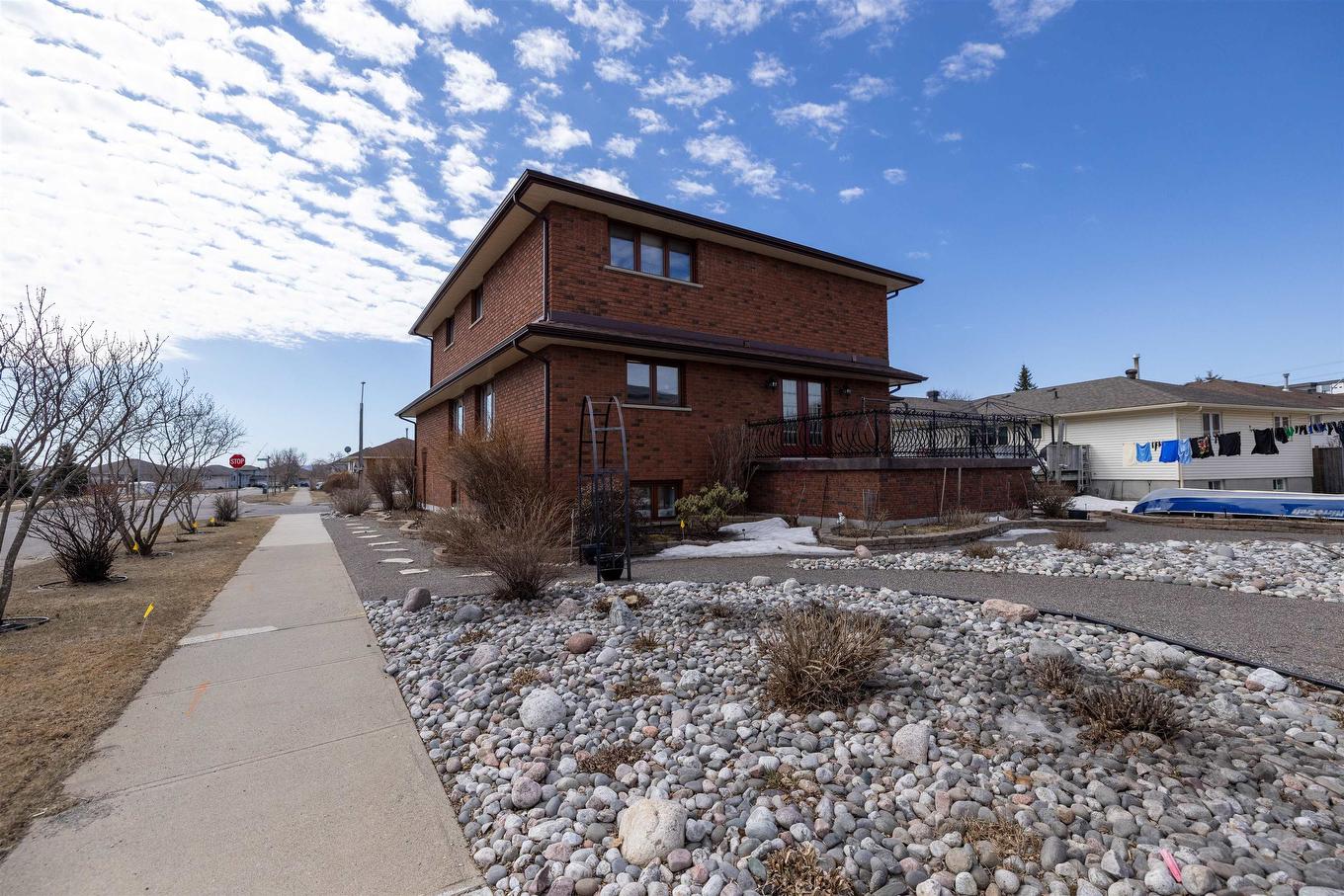 405 Riviera Drive, Thunder Bay, ON - Outdoor