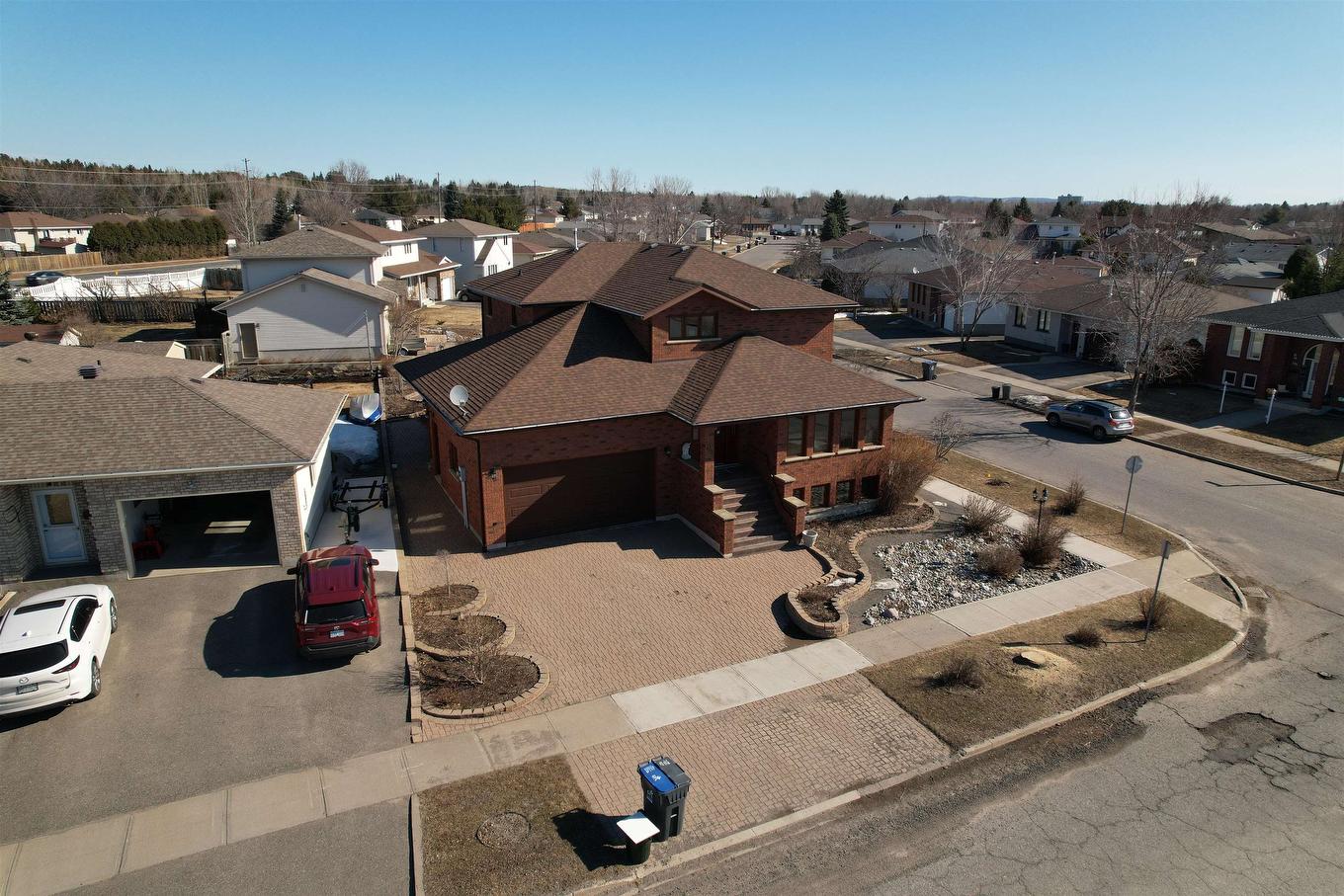 405 Riviera Drive, Thunder Bay, ON - Outdoor