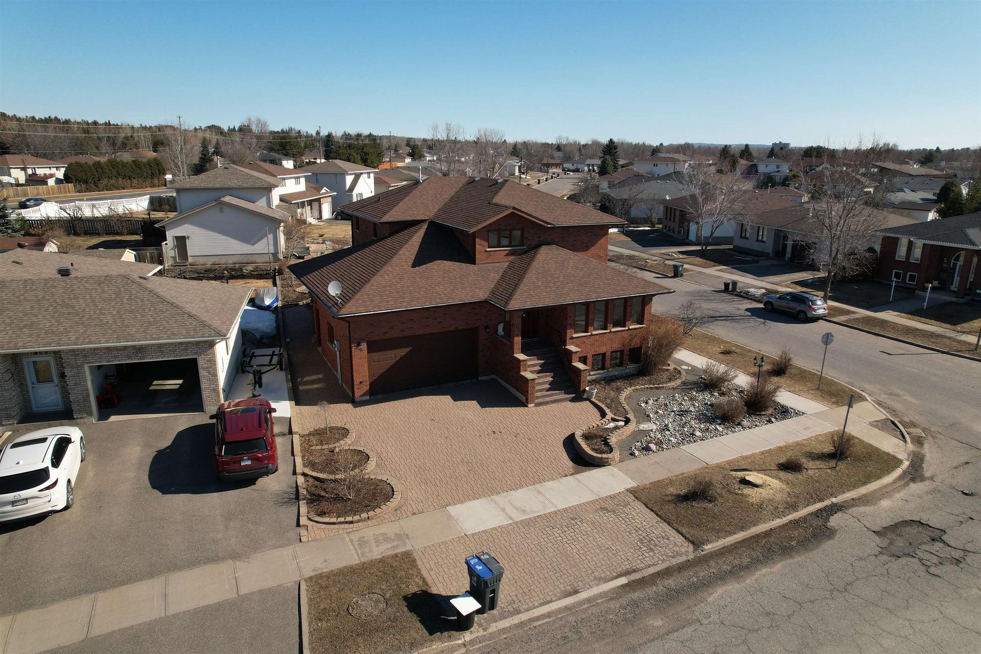 405 Riviera Drive, Thunder Bay, ON - Outdoor