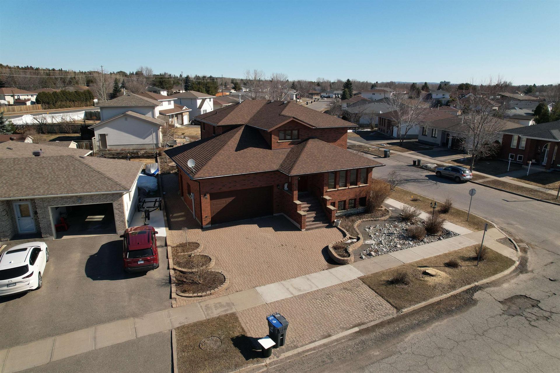 405 Riviera Drive, Thunder Bay, ON - Outdoor