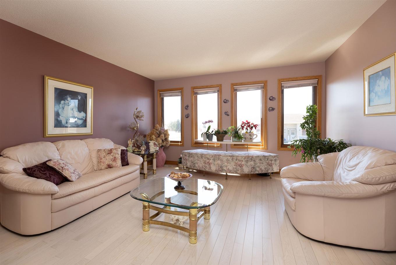 405 Riviera Drive, Thunder Bay, ON - Indoor Photo Showing Living Room