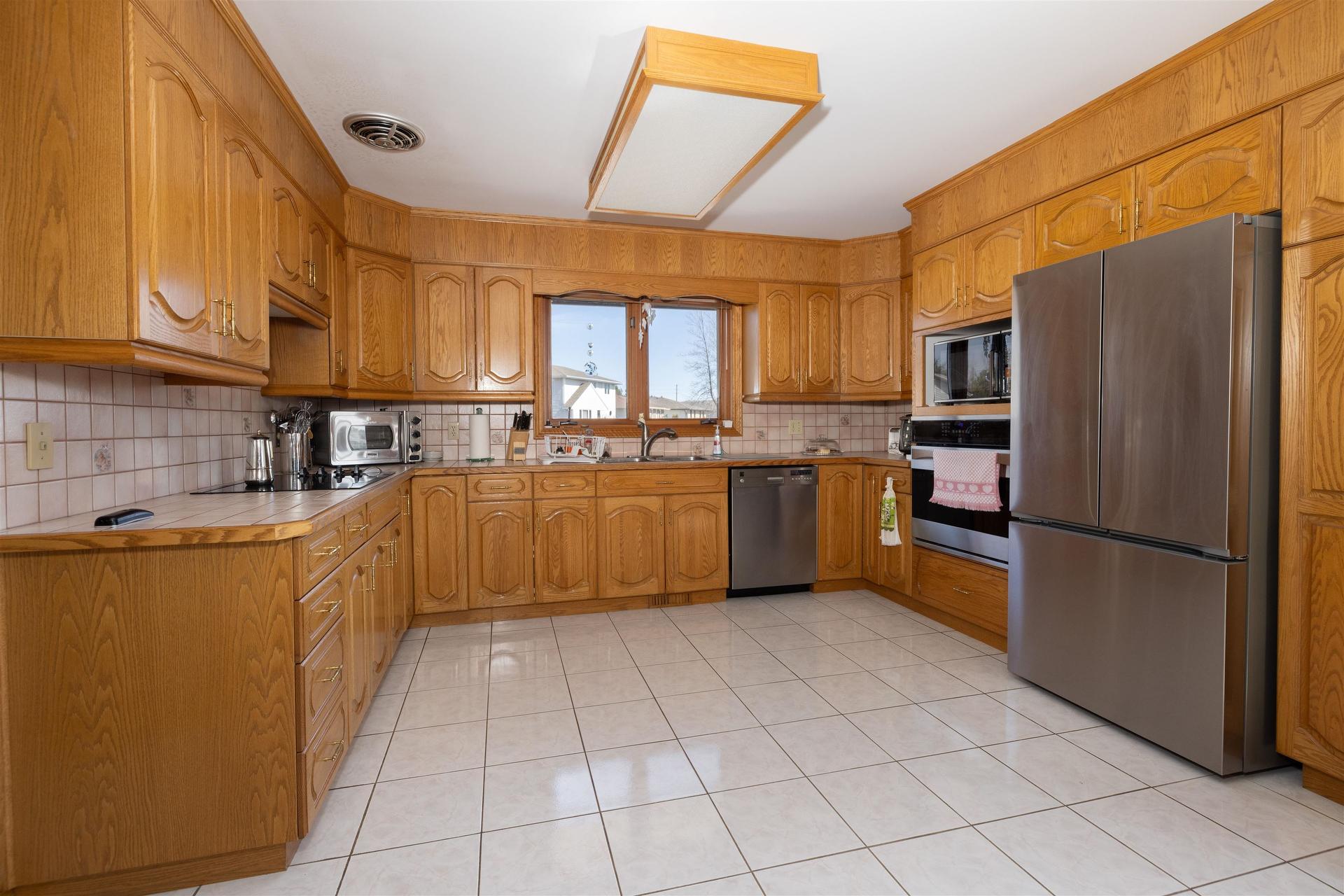 405 Riviera Drive, Thunder Bay, ON - Indoor Photo Showing Kitchen