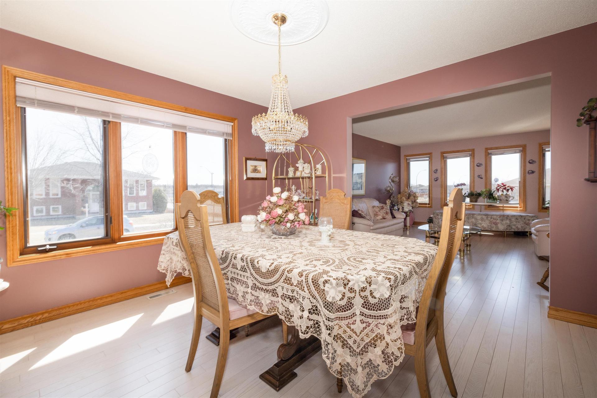 405 Riviera Drive, Thunder Bay, ON - Indoor Photo Showing Dining Room