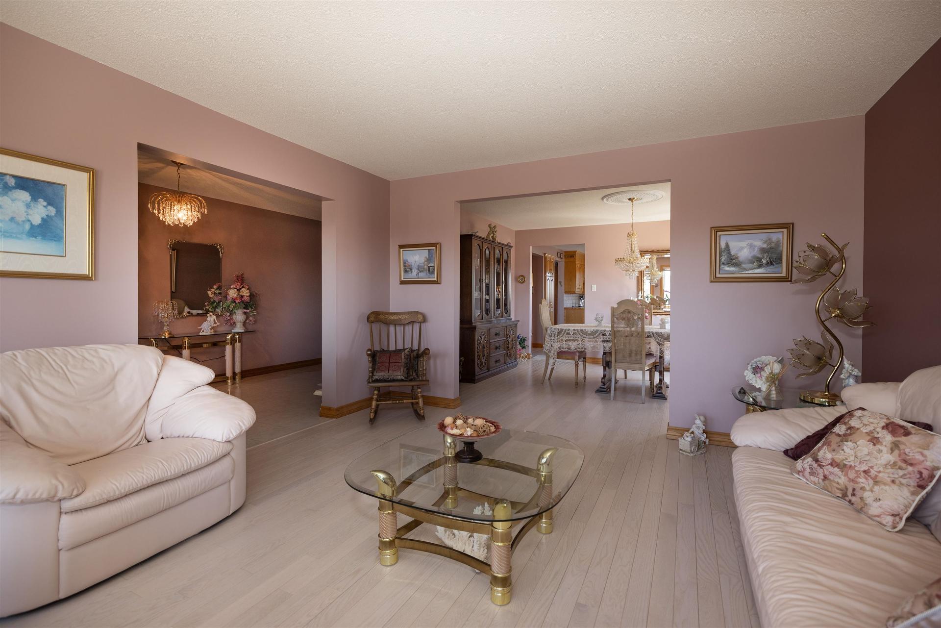 405 Riviera Drive, Thunder Bay, ON - Indoor Photo Showing Living Room