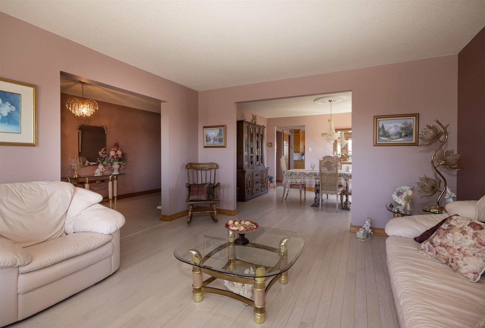 405 Riviera Drive, Thunder Bay, ON - Indoor Photo Showing Living Room