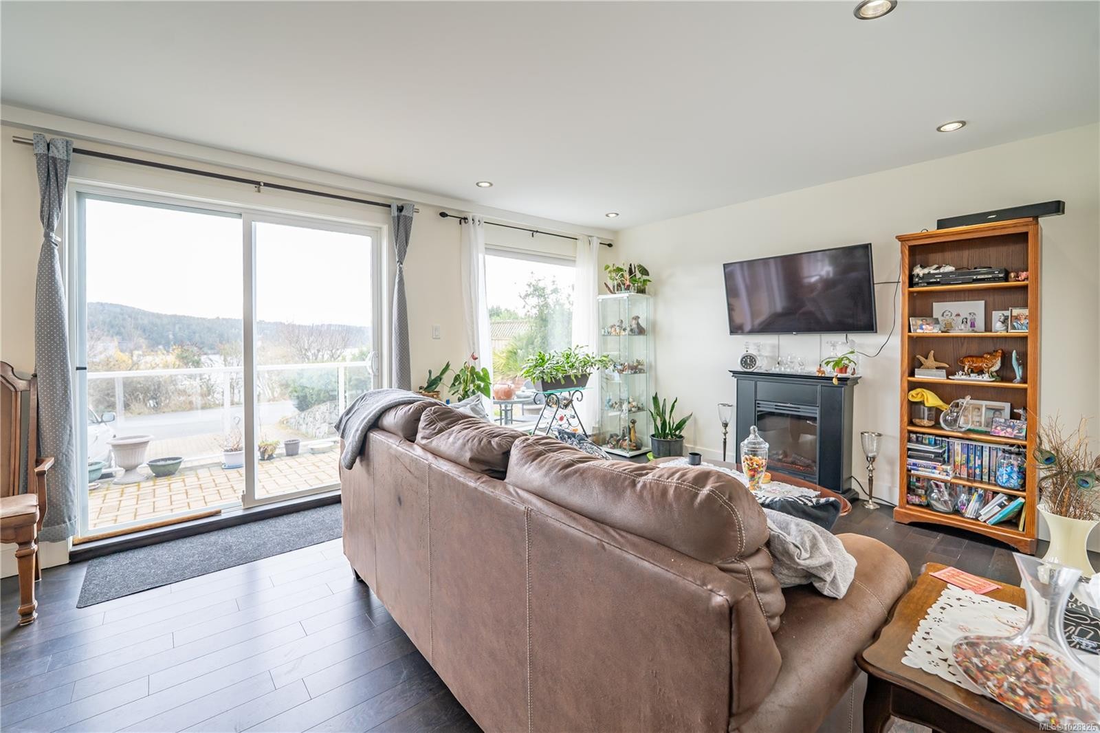 6496 Lanark Rd, Sooke, BC - Indoor Photo Showing Living Room With Fireplace