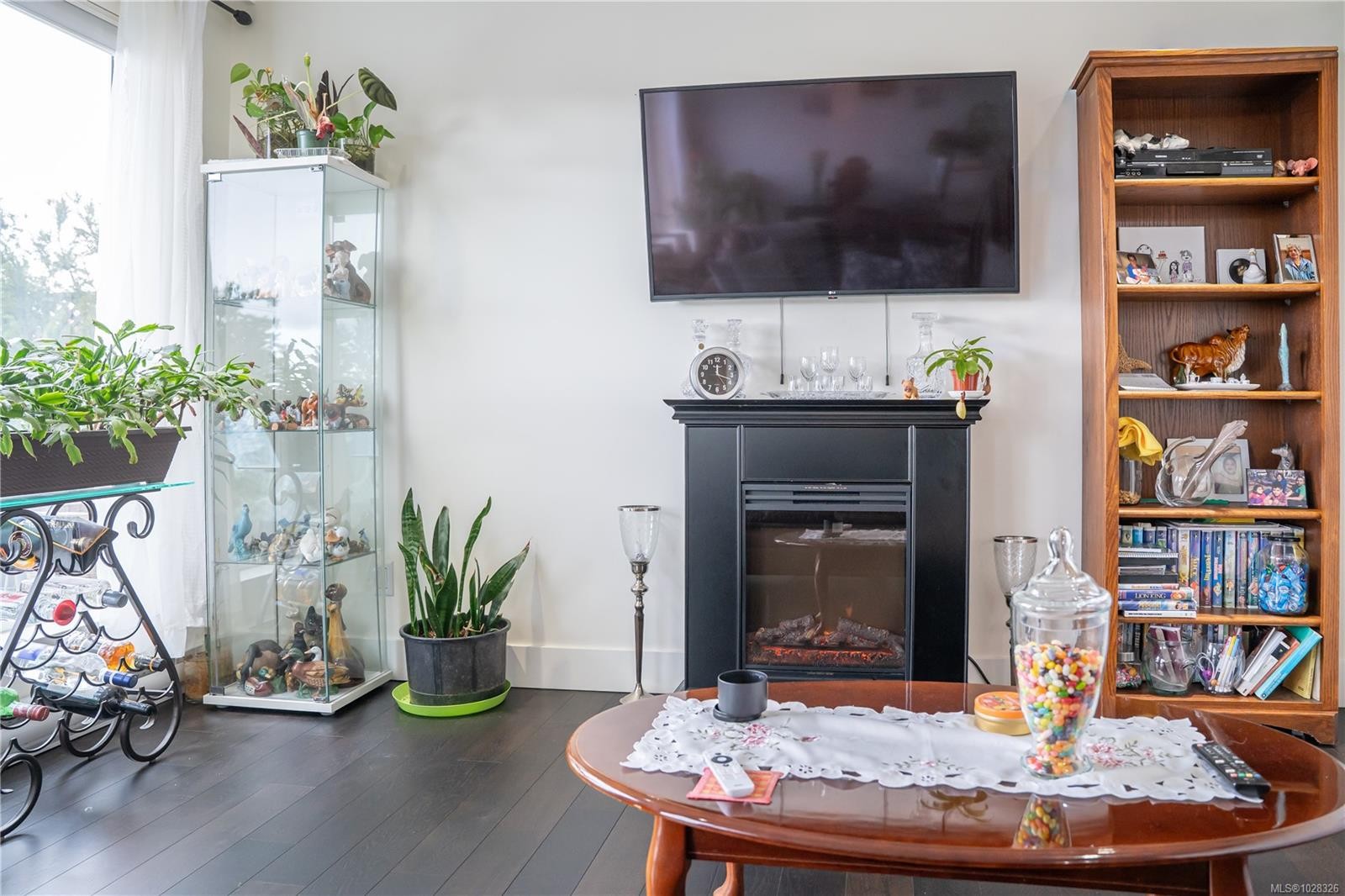 6496 Lanark Rd, Sooke, BC - Indoor With Fireplace