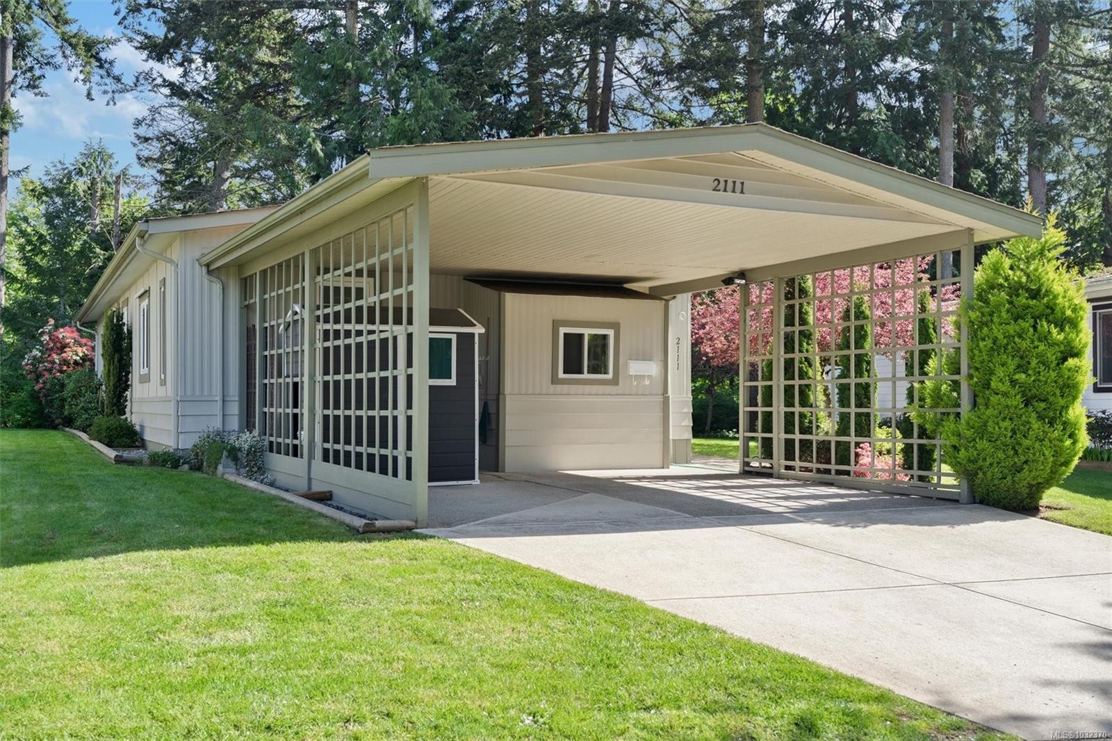 2111 Summergate Blvd, Sidney, BC