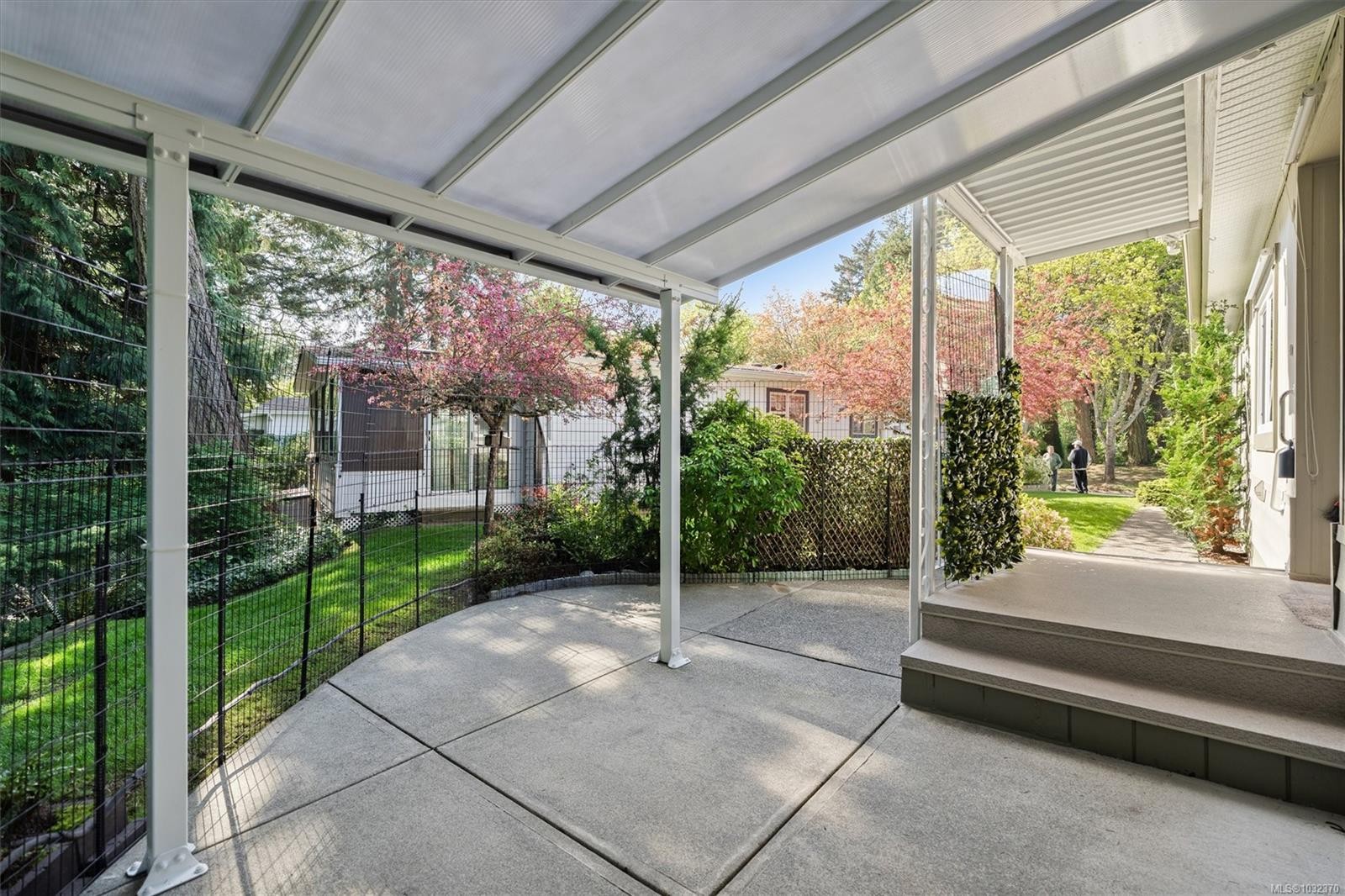 2111 Summergate Blvd, Sidney, BC