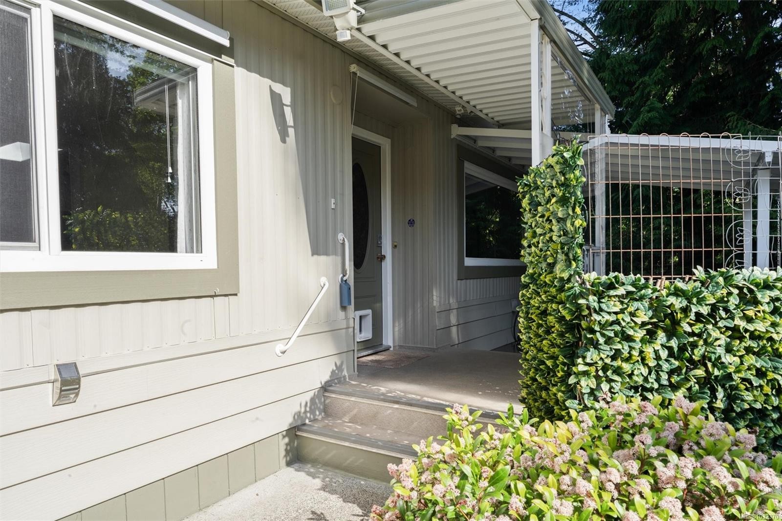 2111 Summergate Blvd, Sidney, BC