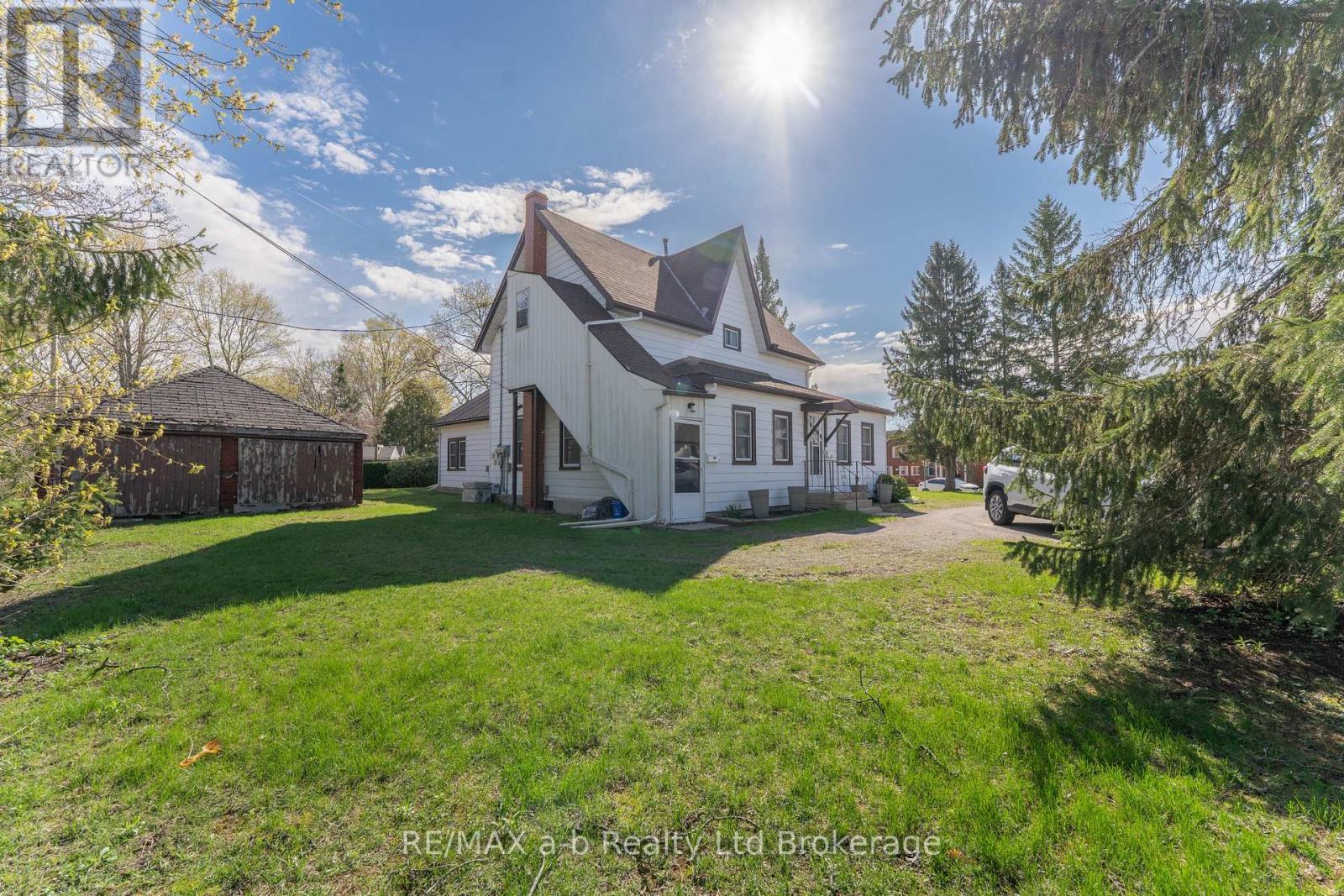 Unit A - 10 Mckenzie Street, Tillsonburg, ON - Outdoor