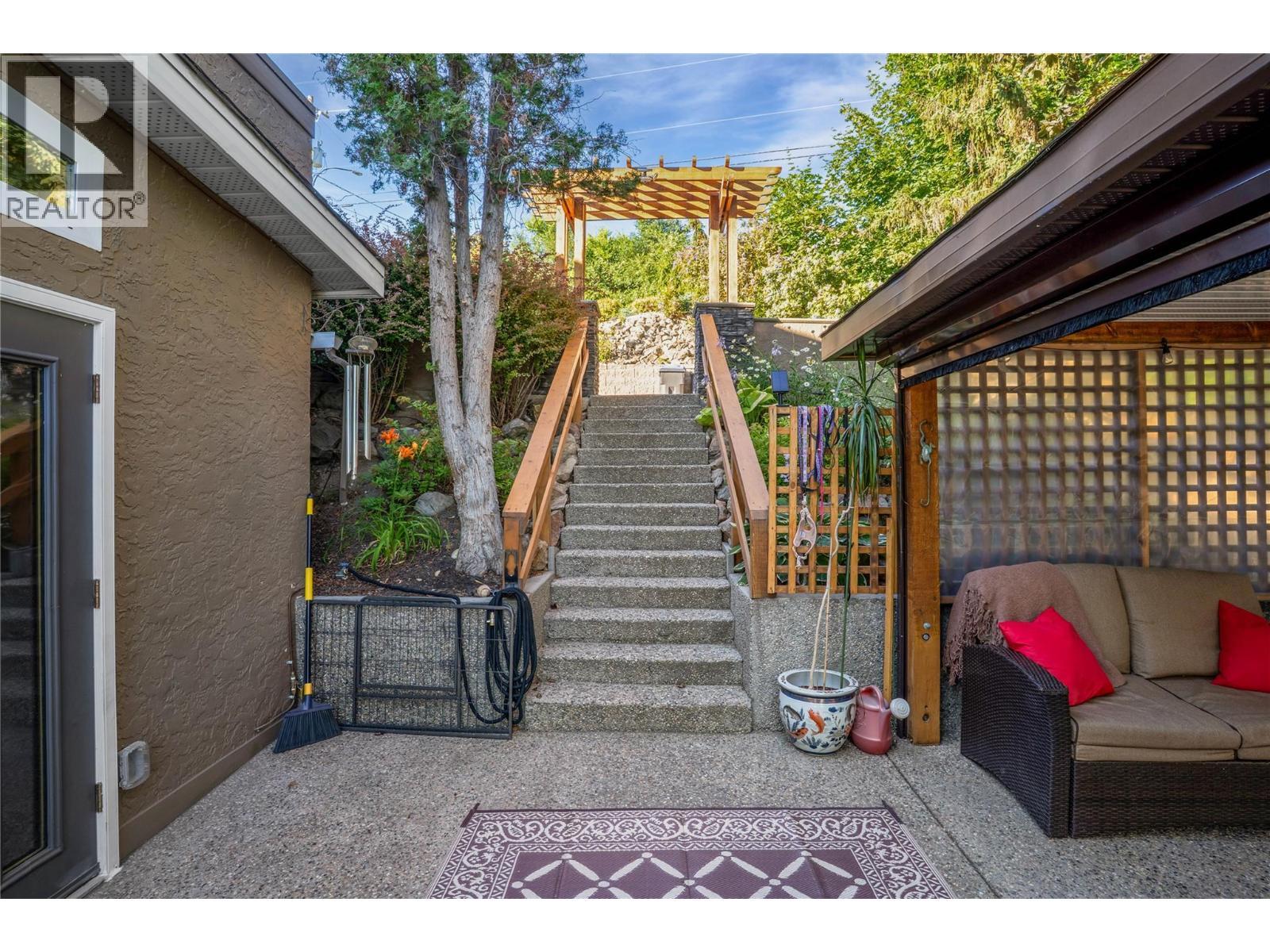 1988 Dewdney Road, Kelowna, BC - Outdoor With Exterior