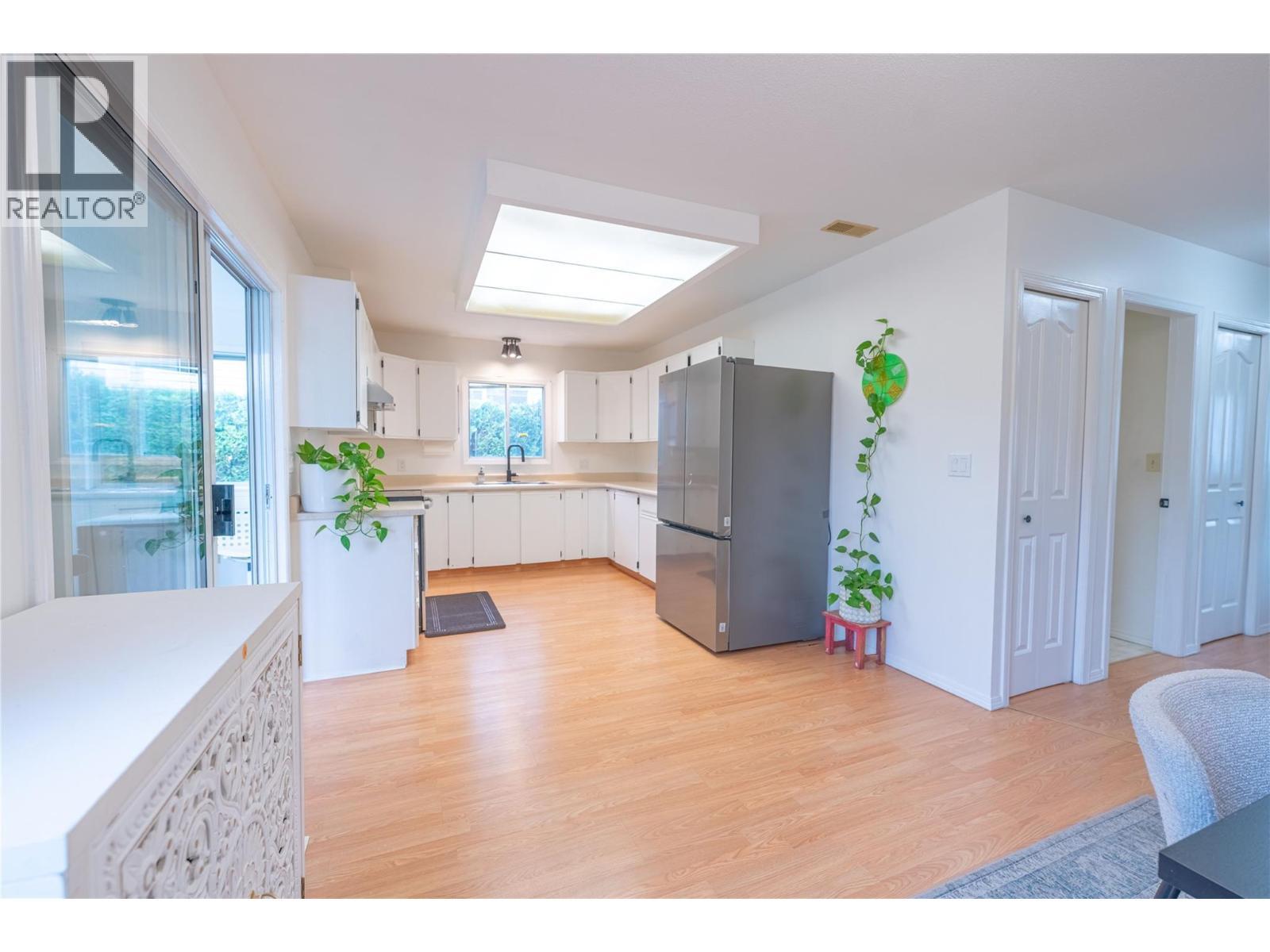 151 Molnar Road, Kelowna, BC - Indoor Photo Showing Kitchen
