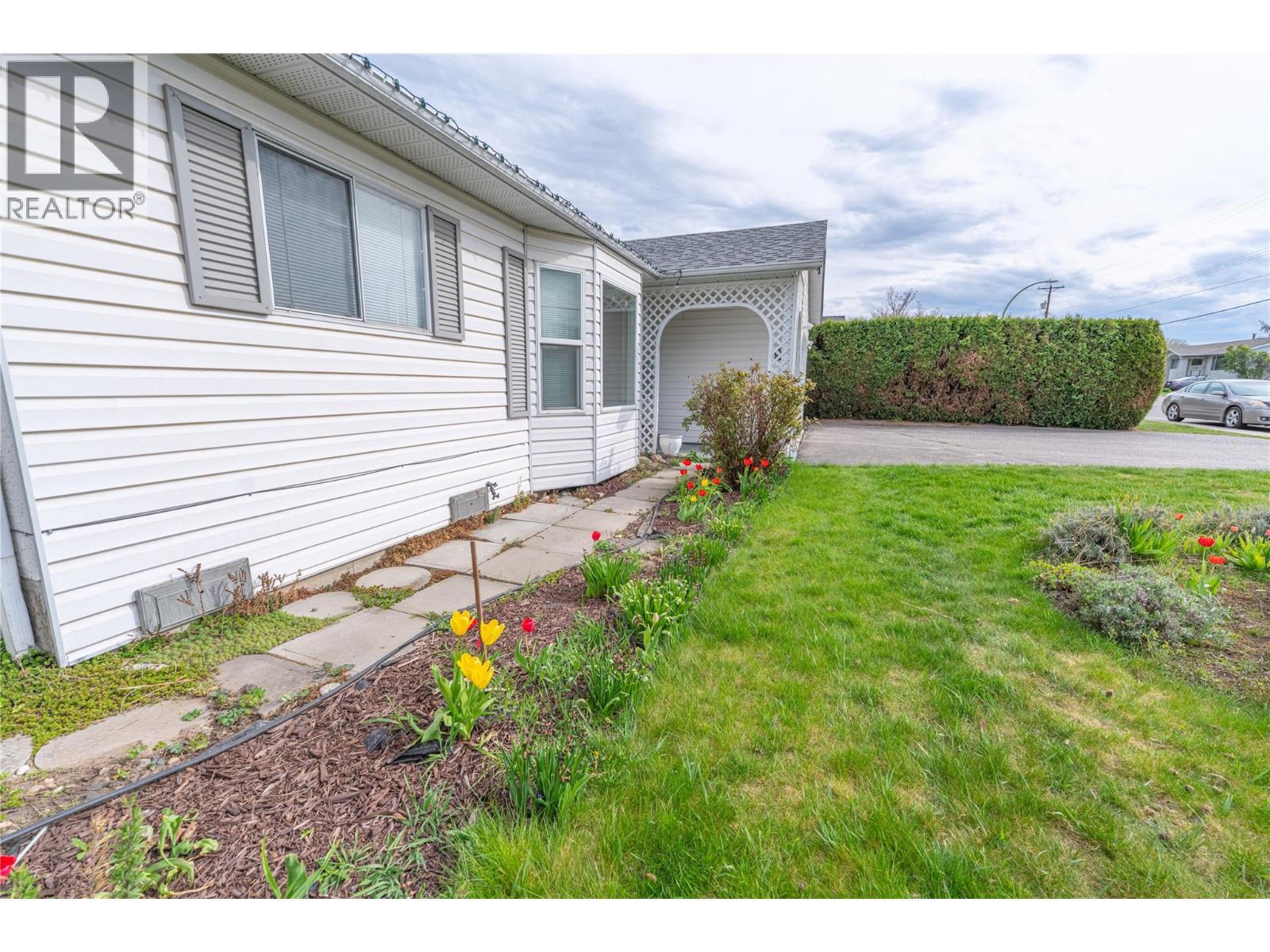 151 Molnar Road, Kelowna, BC - Outdoor