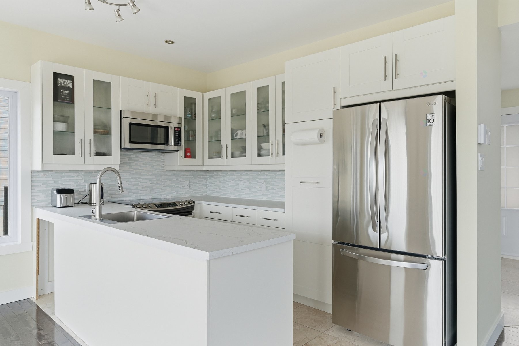 Kitchen - 2713 Rue Du Hameau, Sainte-Adèle, QC - Indoor Photo Showing Kitchen With Upgraded Kitchen