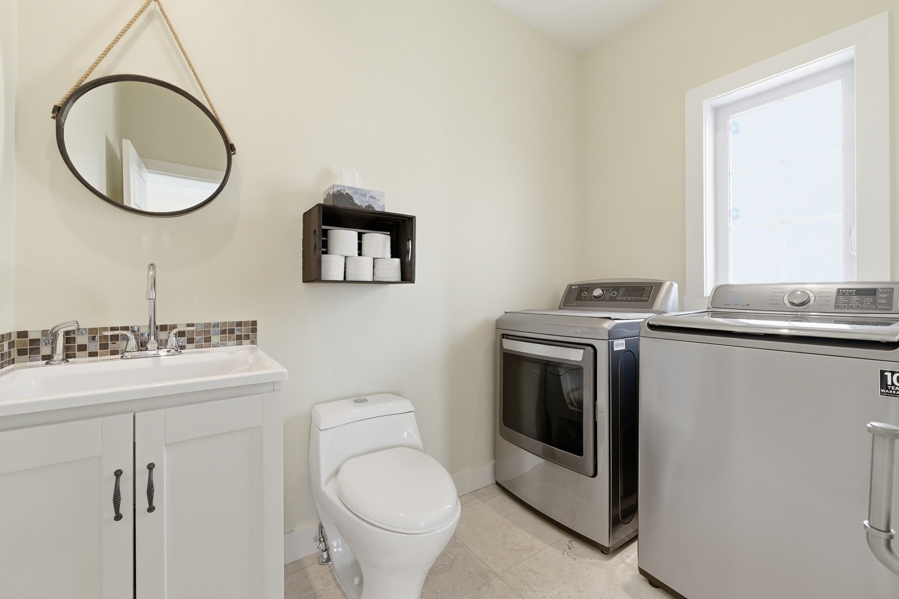 Powder room - 2713 Rue Du Hameau, Sainte-Adèle, QC - Indoor Photo Showing Laundry Room