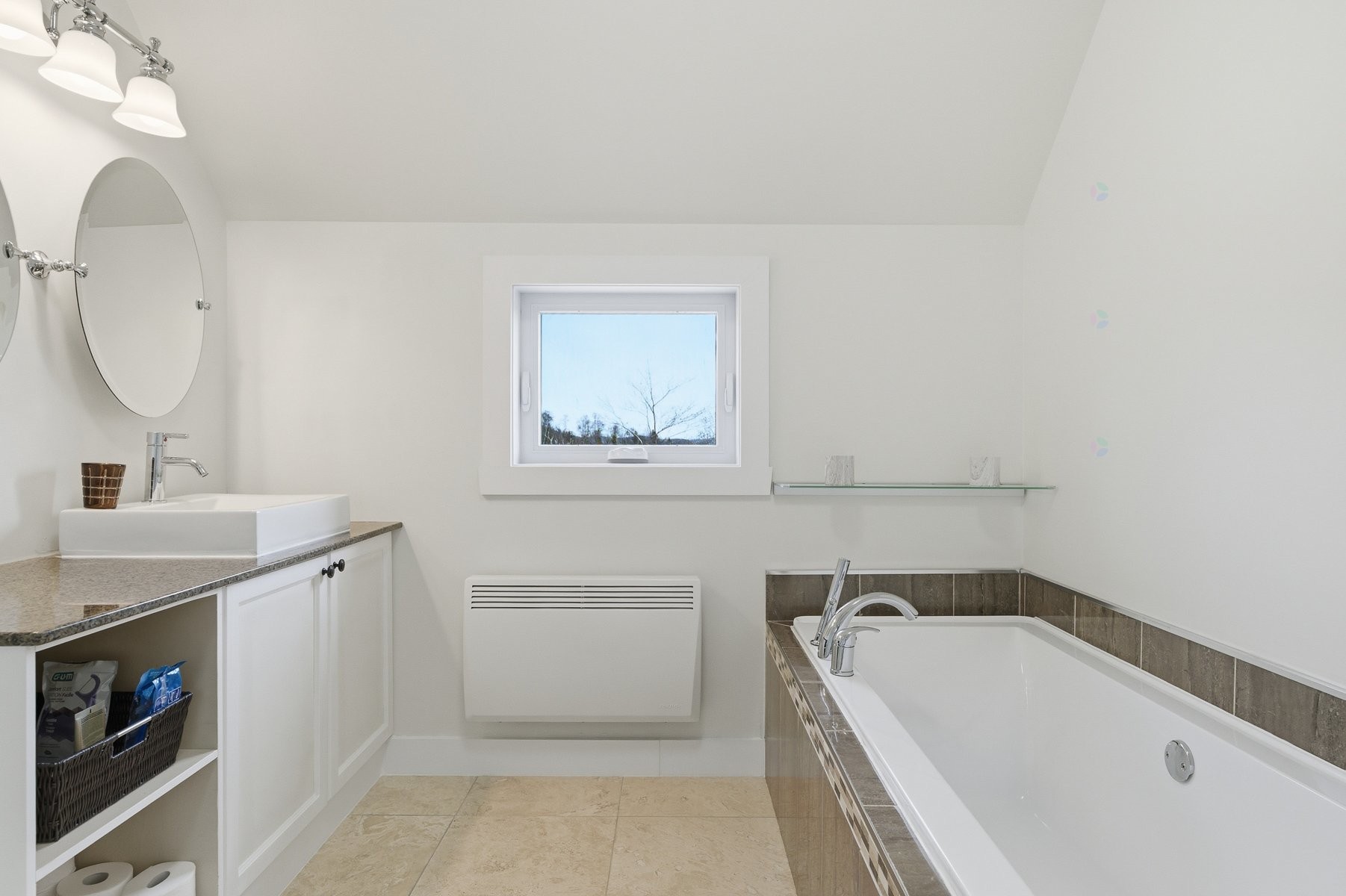 Bathroom - 2713 Rue Du Hameau, Sainte-Adèle, QC - Indoor Photo Showing Bathroom