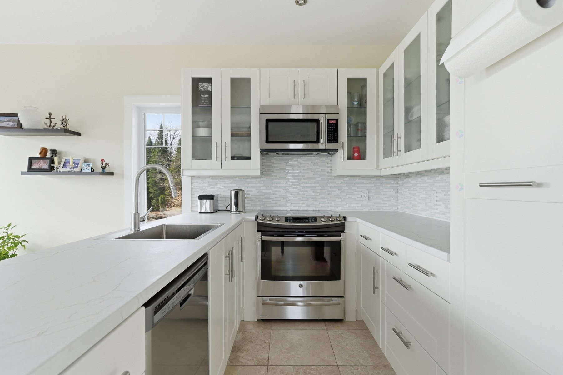 Kitchen - 2713 Rue Du Hameau, Sainte-Adèle, QC - Indoor Photo Showing Kitchen With Upgraded Kitchen