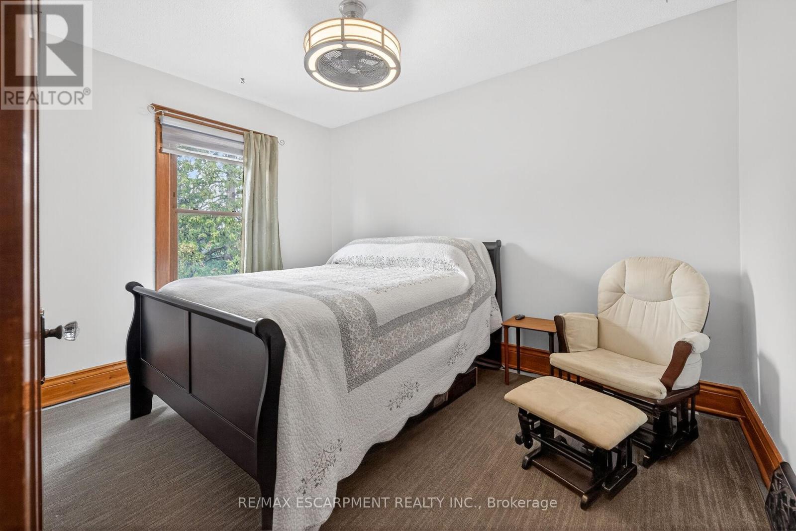 188 Park Row S, Hamilton, ON - Indoor Photo Showing Bedroom