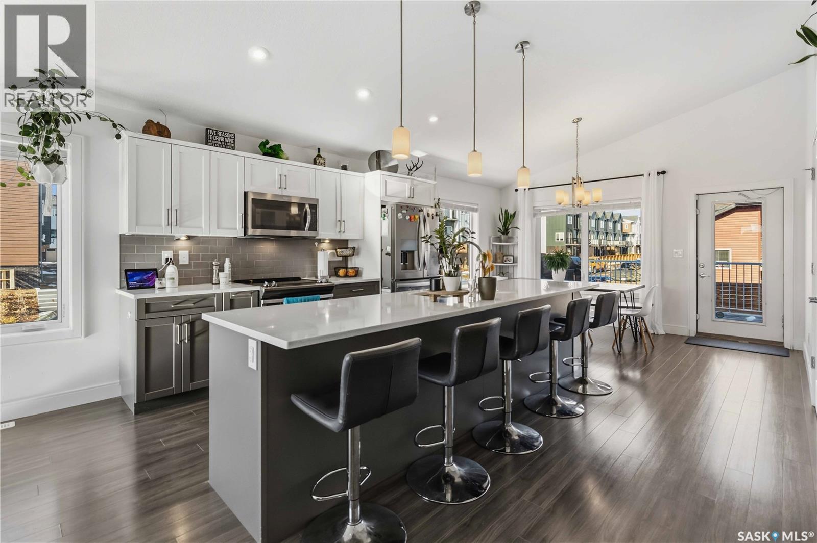 403 Delainey Road, Saskatoon, SK - Indoor Photo Showing Kitchen With Upgraded Kitchen