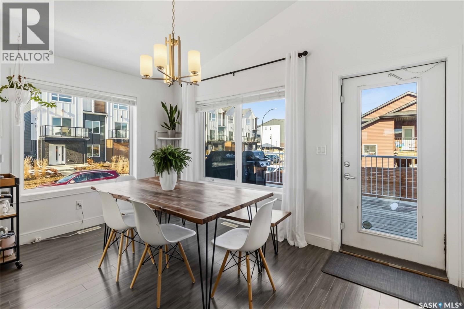 403 Delainey Road, Saskatoon, SK - Indoor Photo Showing Dining Room