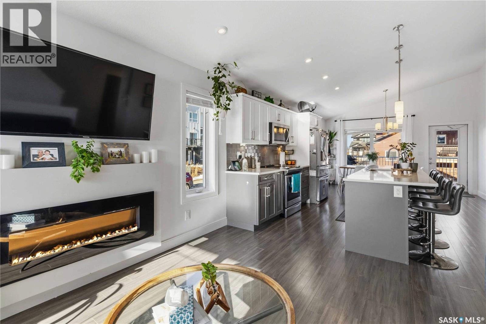 403 Delainey Road, Saskatoon, SK - Indoor Photo Showing Kitchen With Upgraded Kitchen