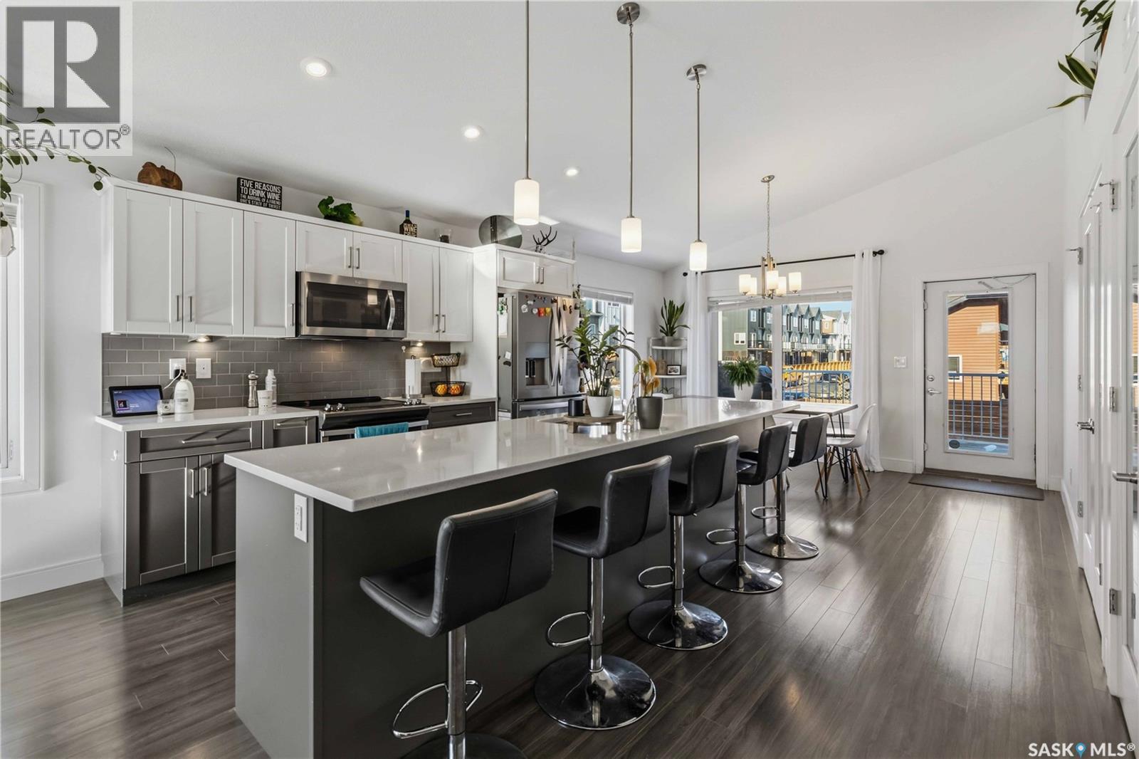 403 Delainey Road, Saskatoon, SK - Indoor Photo Showing Kitchen With Upgraded Kitchen