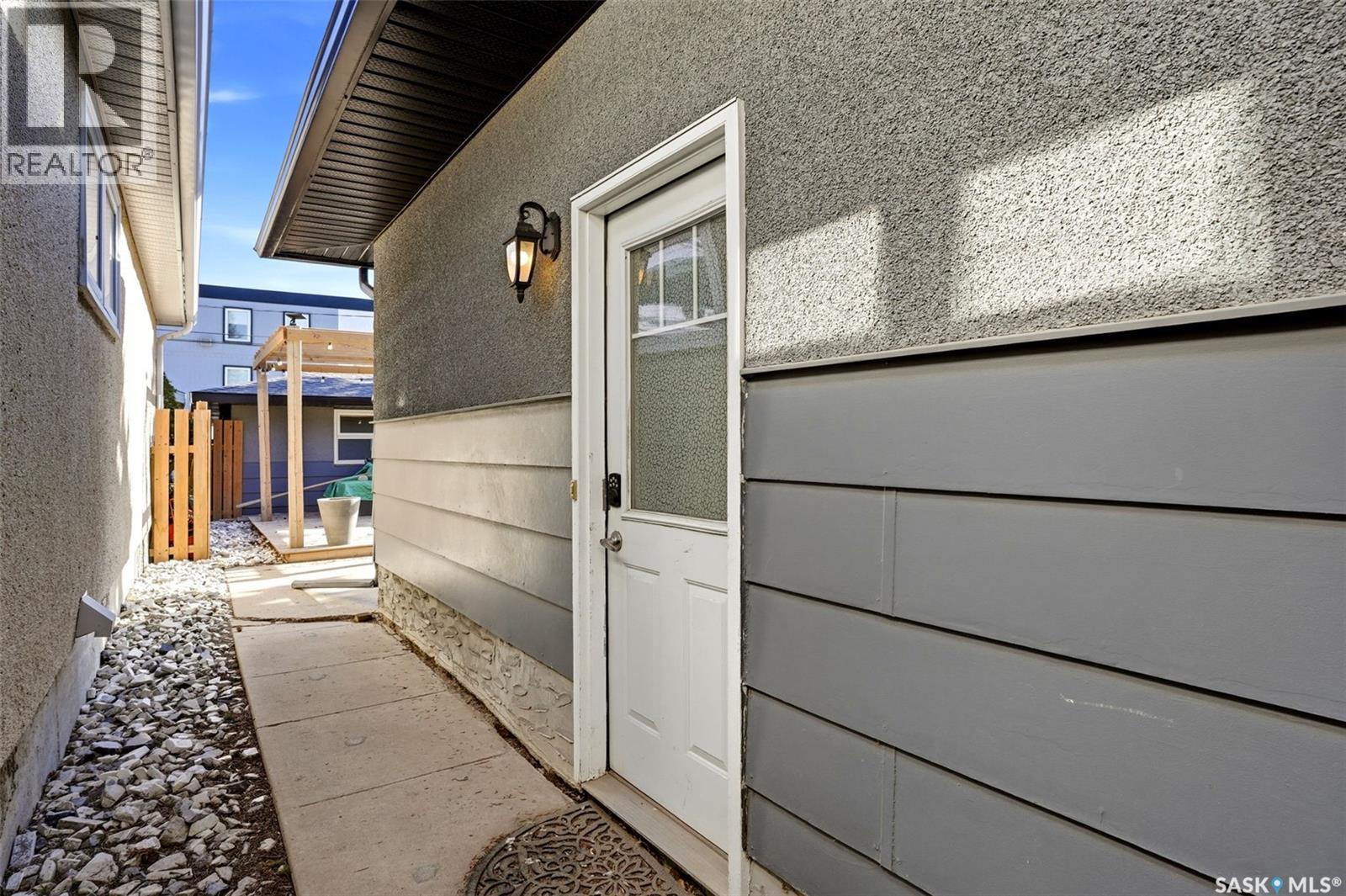 1115 12Th Avenue E, Regina, SK - Outdoor With Exterior