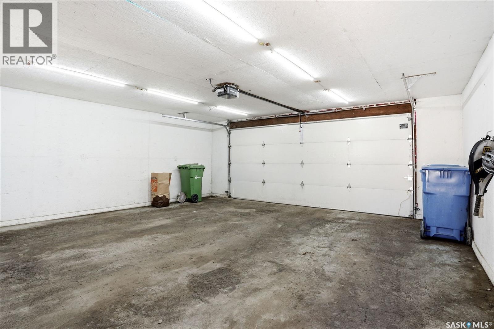 1115 12Th Avenue E, Regina, SK - Indoor Photo Showing Garage