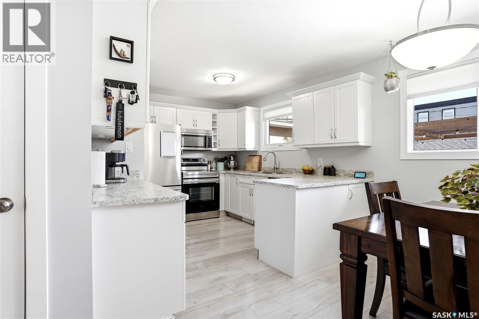 1115 12Th Avenue E, Regina, SK - Indoor Photo Showing Kitchen