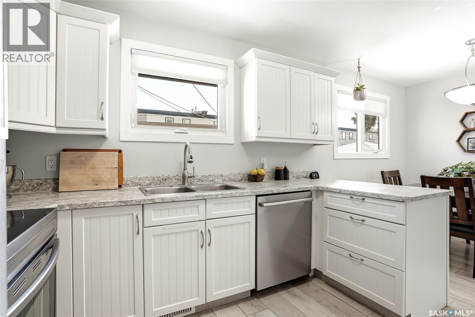 1115 12Th Avenue E, Regina, SK - Indoor Photo Showing Kitchen With Double Sink With Upgraded Kitchen