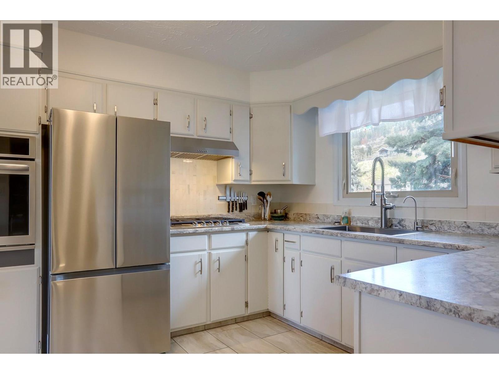 674 Pheasant Road, Vernon, BC - Indoor Photo Showing Kitchen With Double Sink