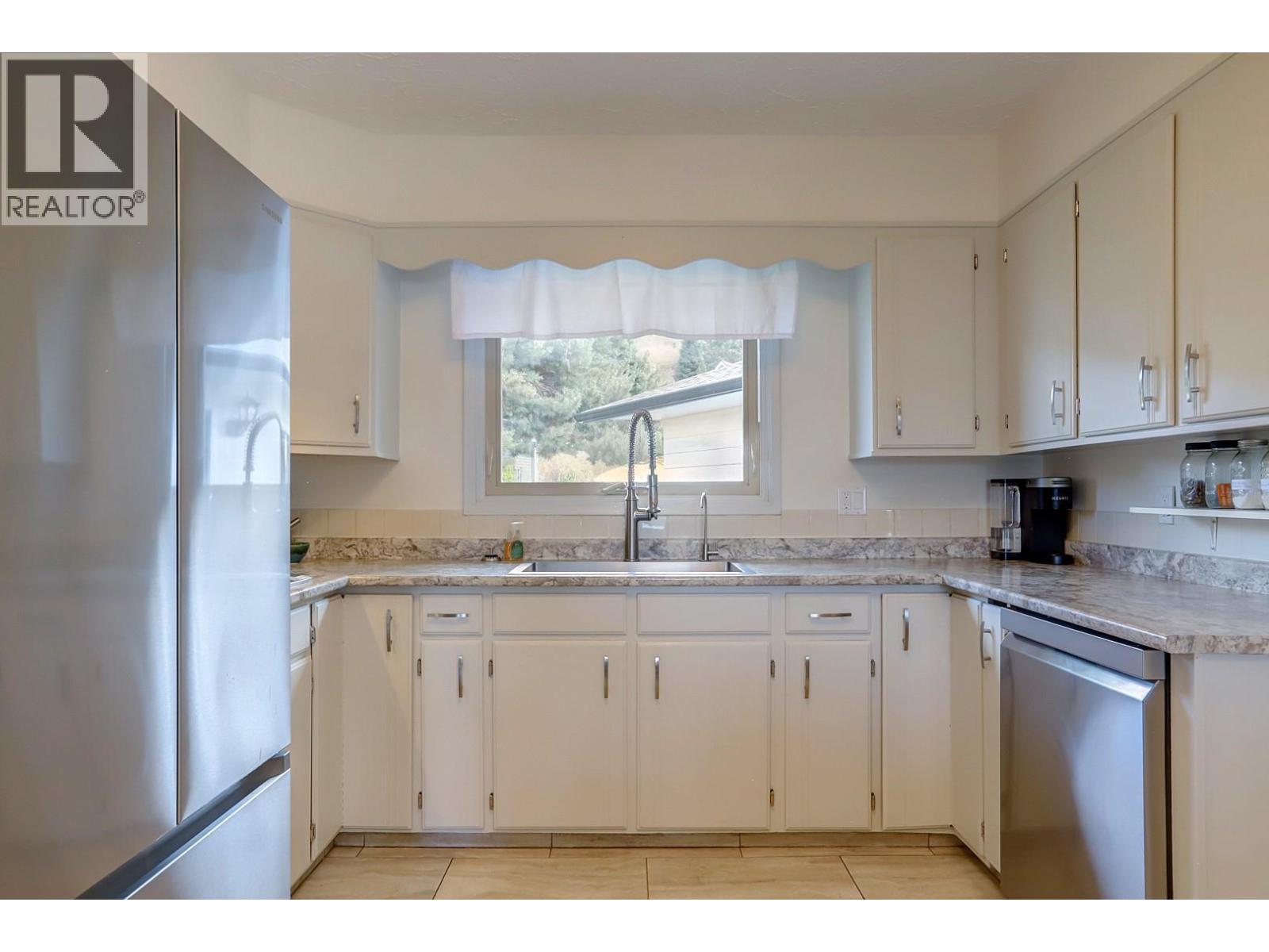 674 Pheasant Road, Vernon, BC - Indoor Photo Showing Kitchen