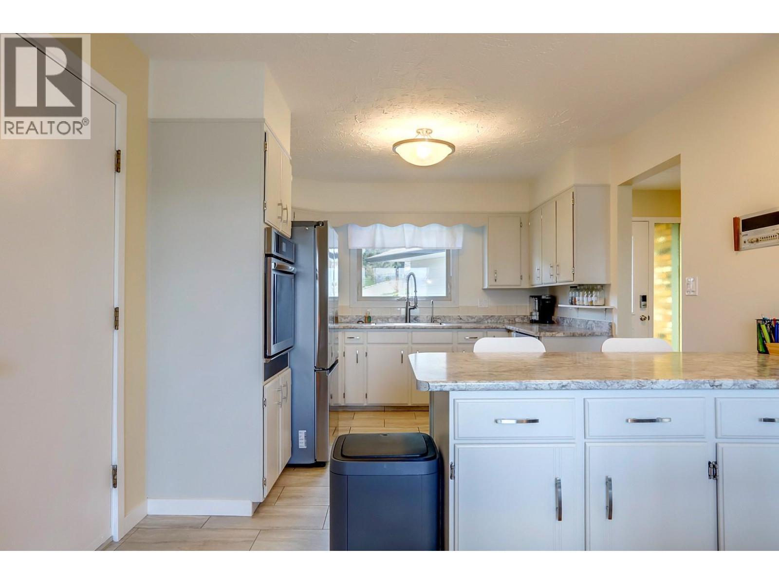 674 Pheasant Road, Vernon, BC - Indoor Photo Showing Kitchen