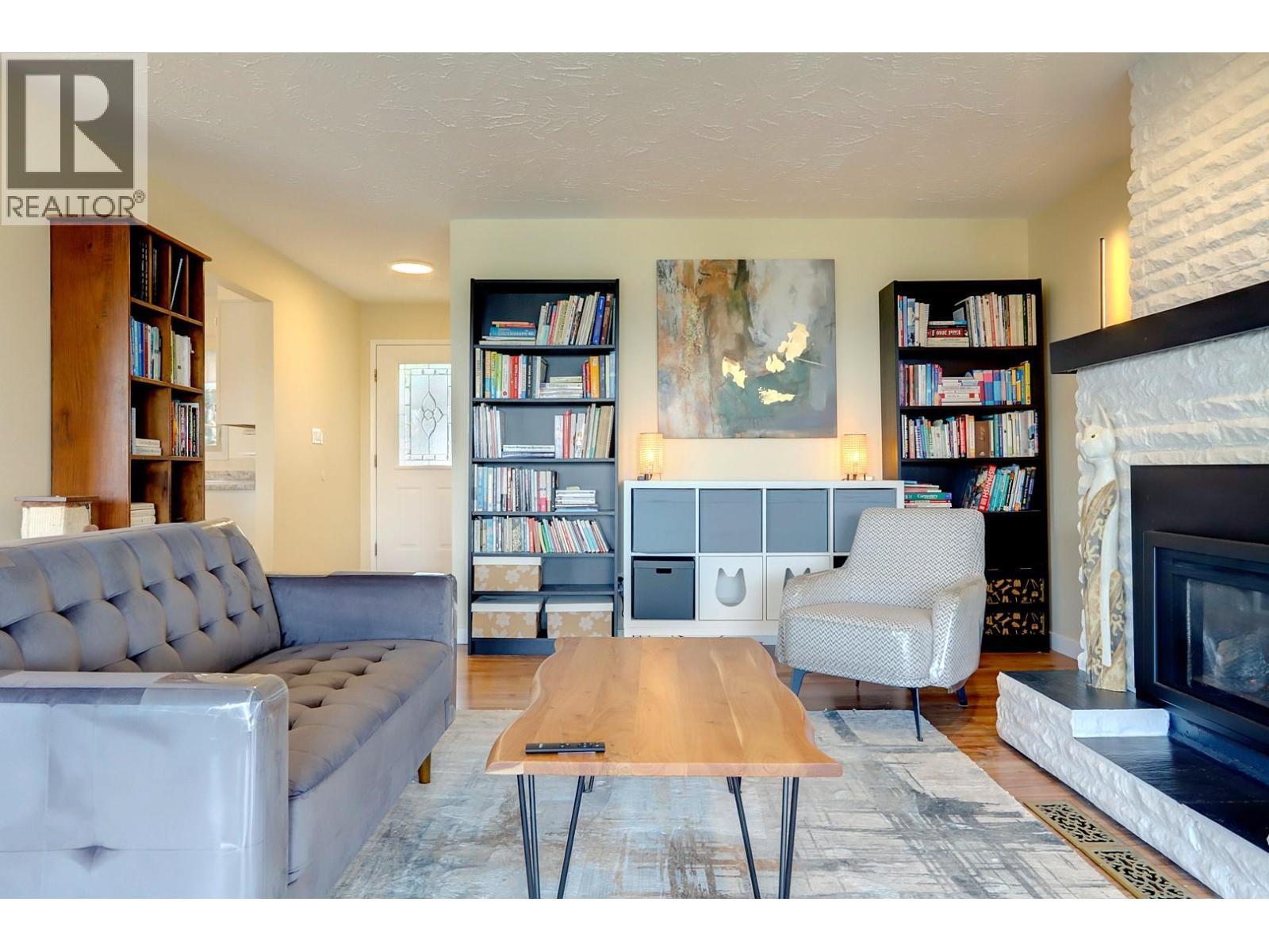 674 Pheasant Road, Vernon, BC - Indoor Photo Showing Living Room With Fireplace