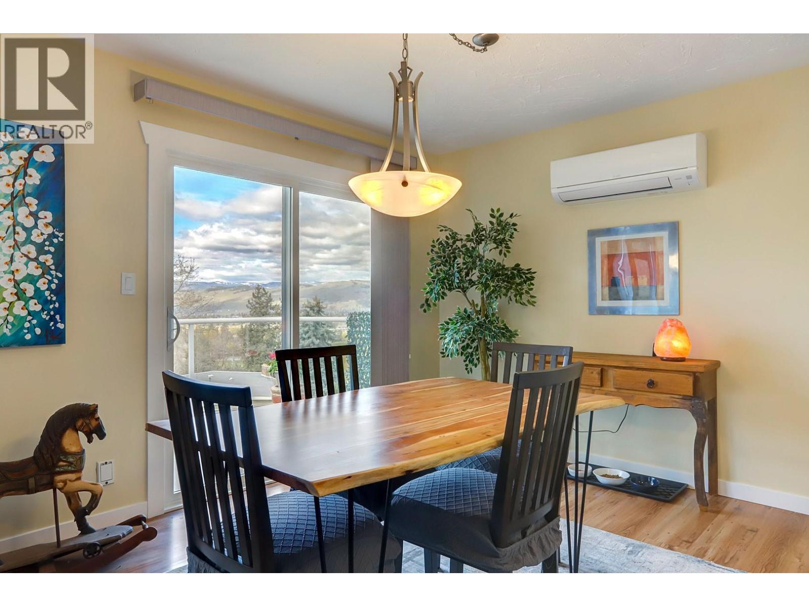 674 Pheasant Road, Vernon, BC - Indoor Photo Showing Dining Room