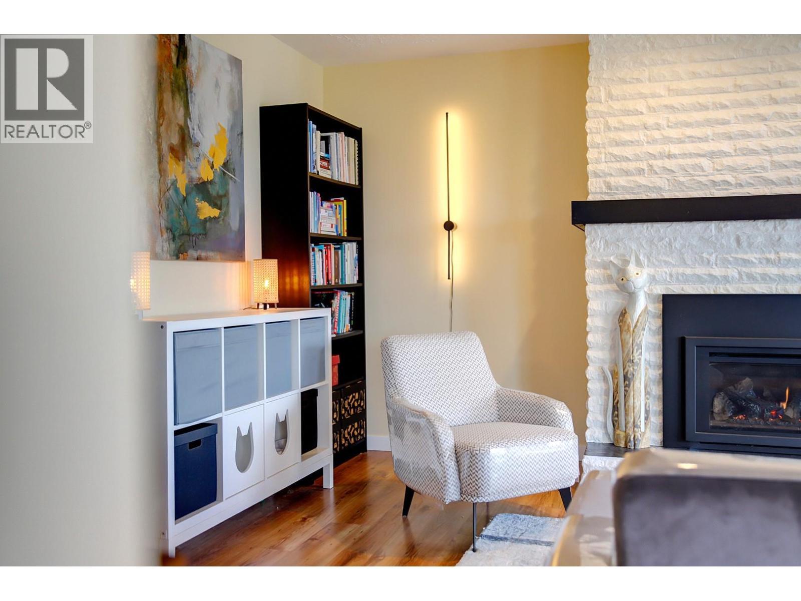 674 Pheasant Road, Vernon, BC - Indoor Photo Showing Living Room With Fireplace