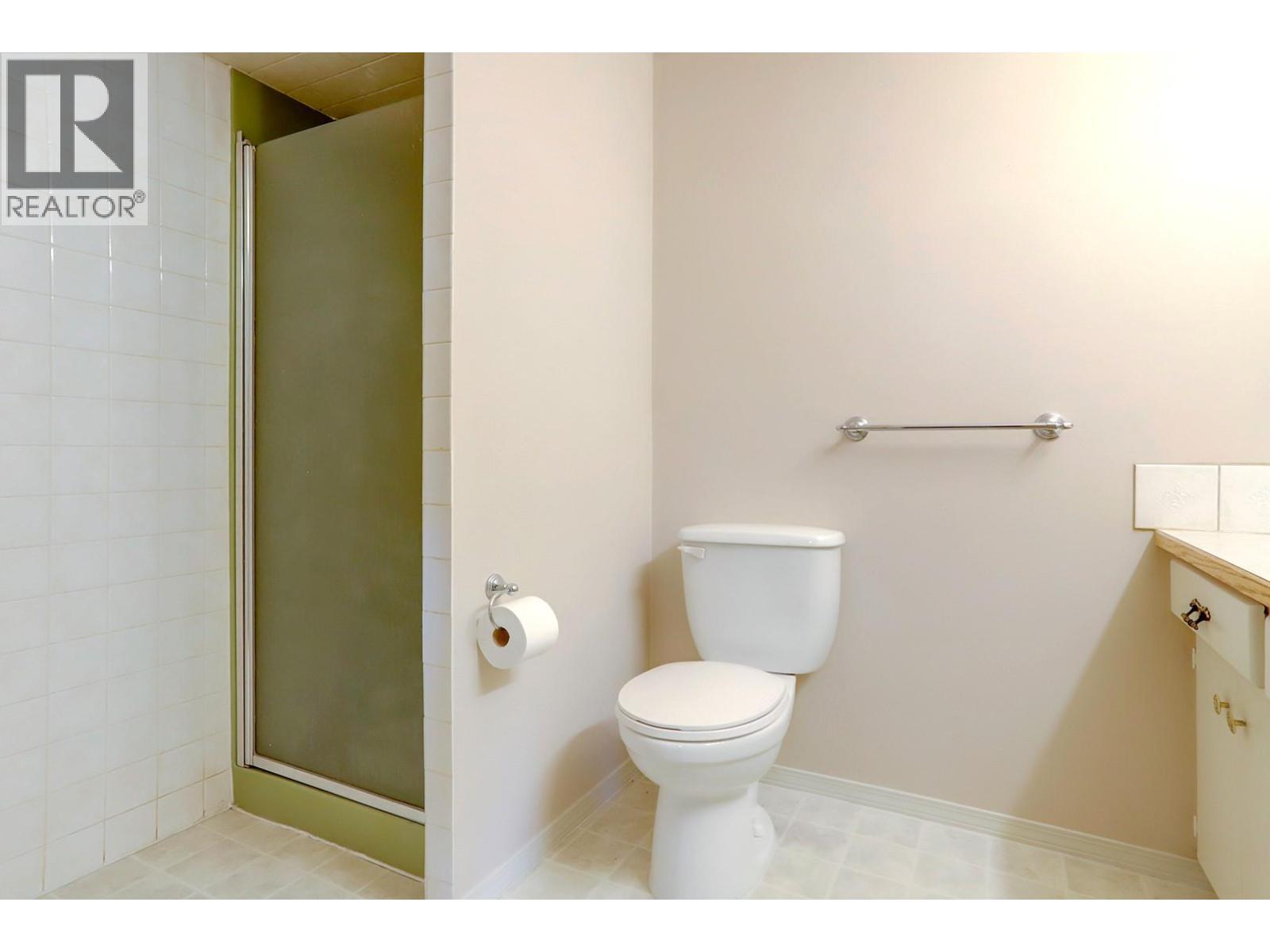 674 Pheasant Road, Vernon, BC - Indoor Photo Showing Bathroom