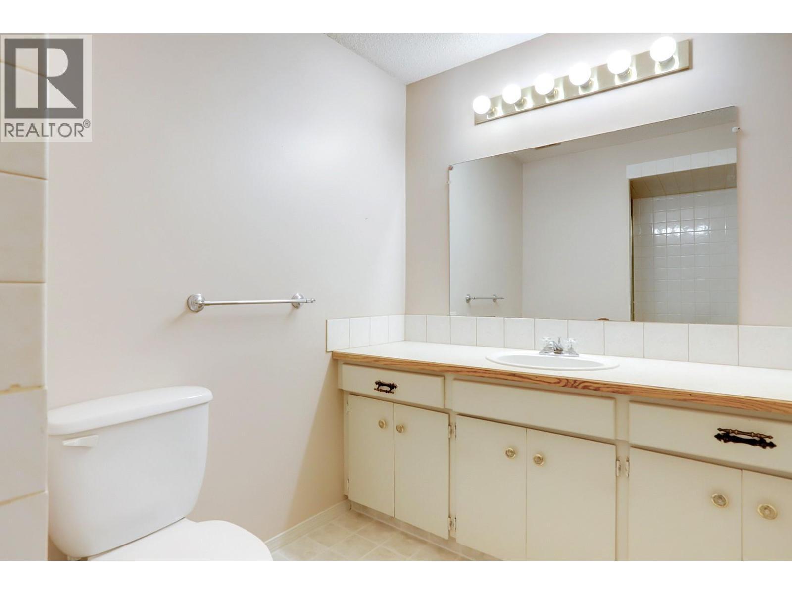 674 Pheasant Road, Vernon, BC - Indoor Photo Showing Bathroom