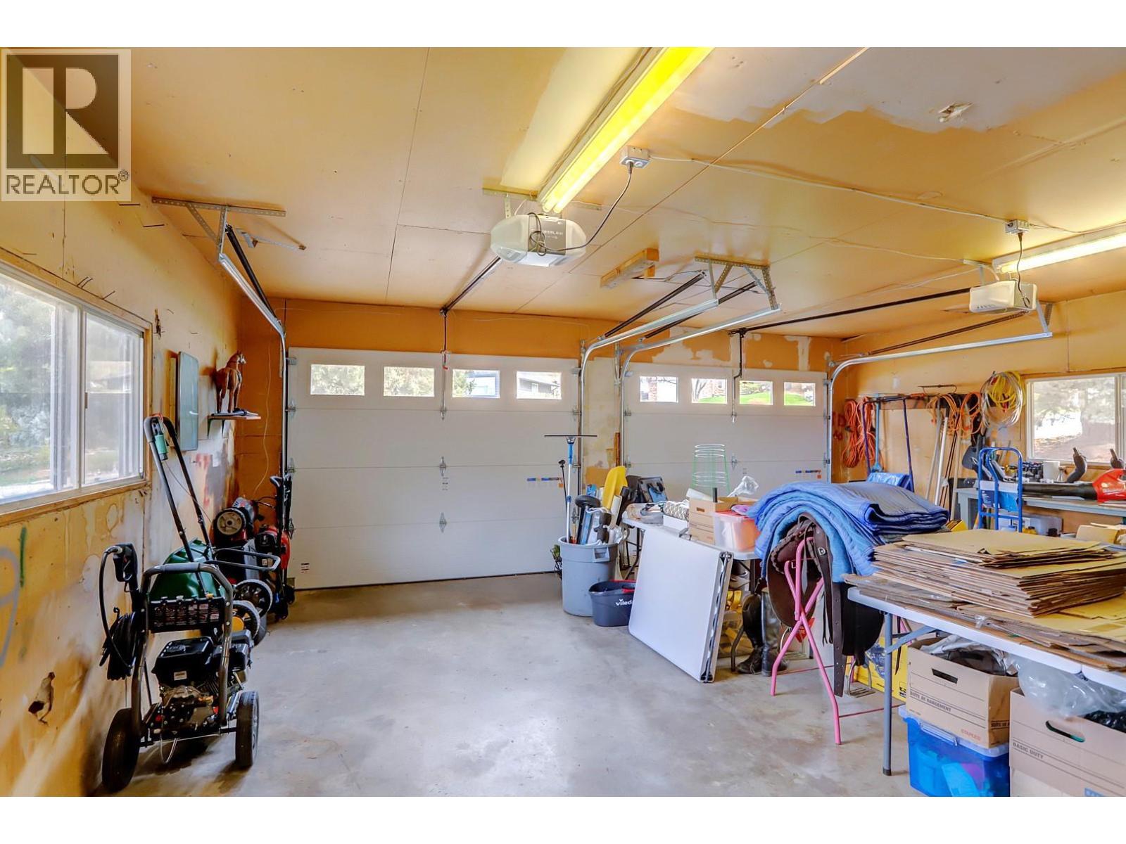 674 Pheasant Road, Vernon, BC - Indoor Photo Showing Garage